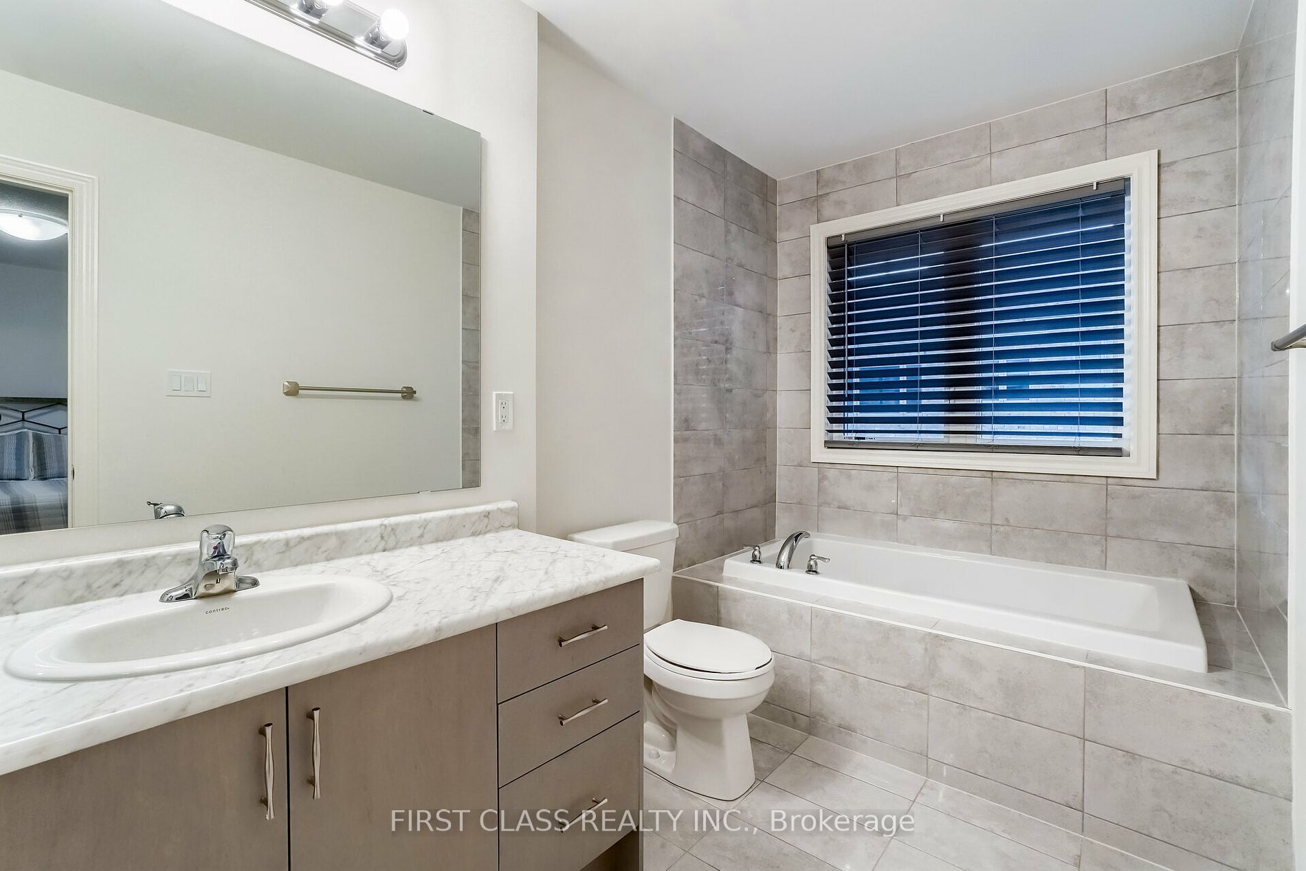 137 Boundary Blvd Property Photo 18