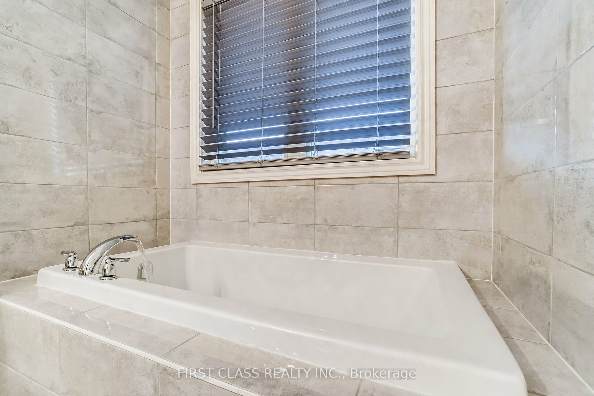 137 Boundary Blvd Property Photo 19