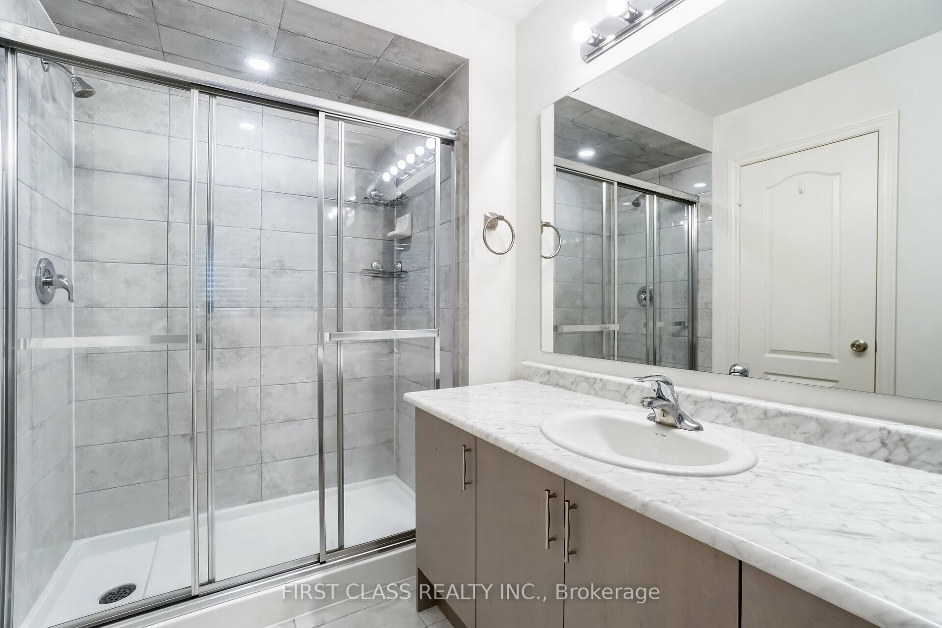 137 Boundary Blvd Property Photo 20
