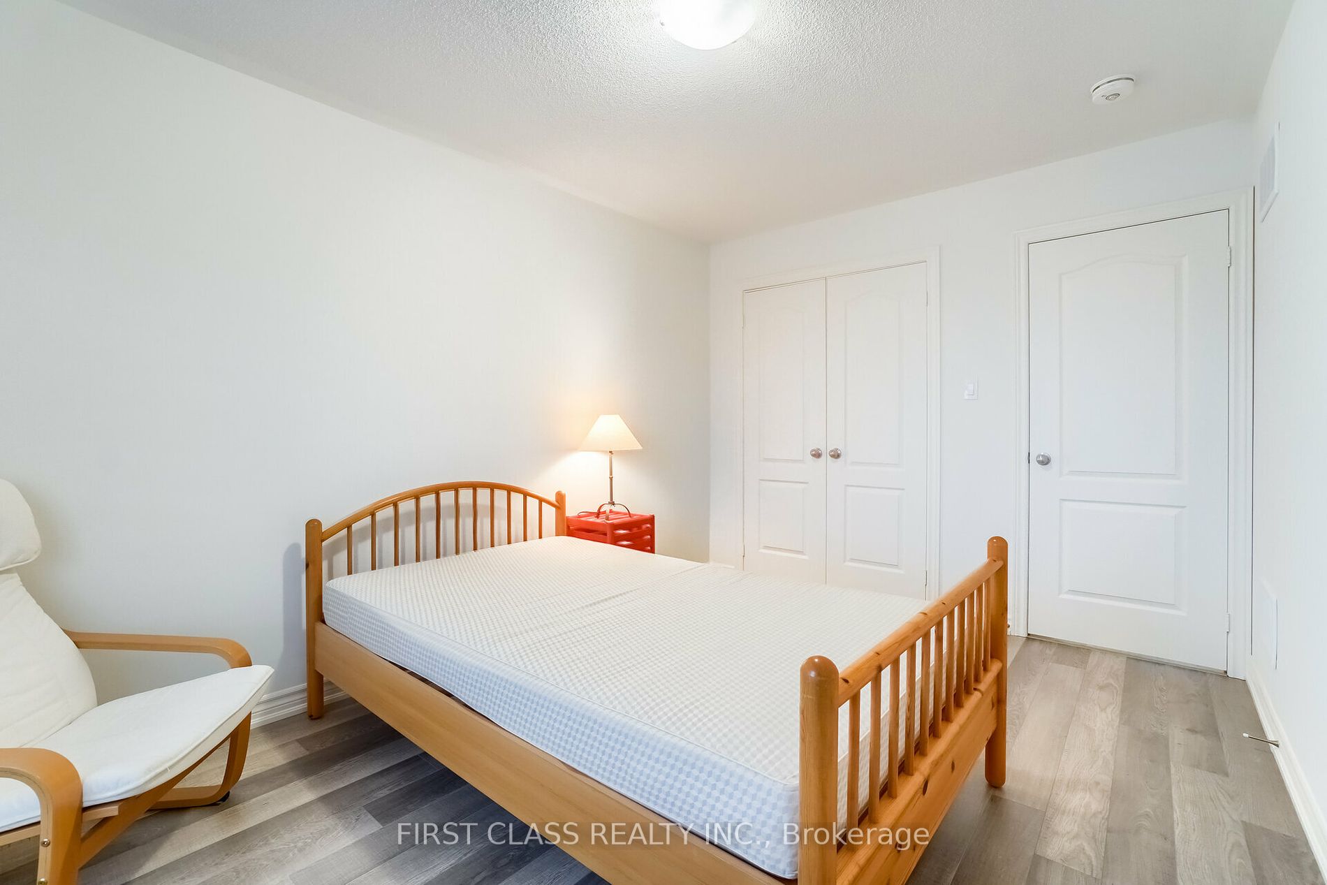 137 Boundary Blvd Property Photo 22