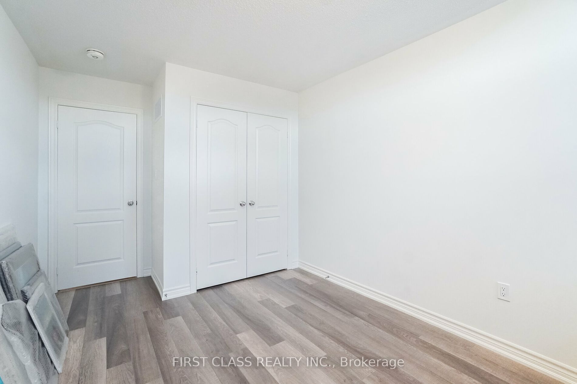 137 Boundary Blvd Property Photo 25
