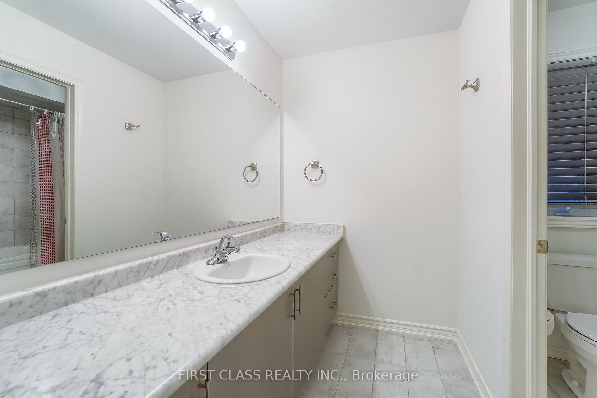 137 Boundary Blvd Property Photo 26