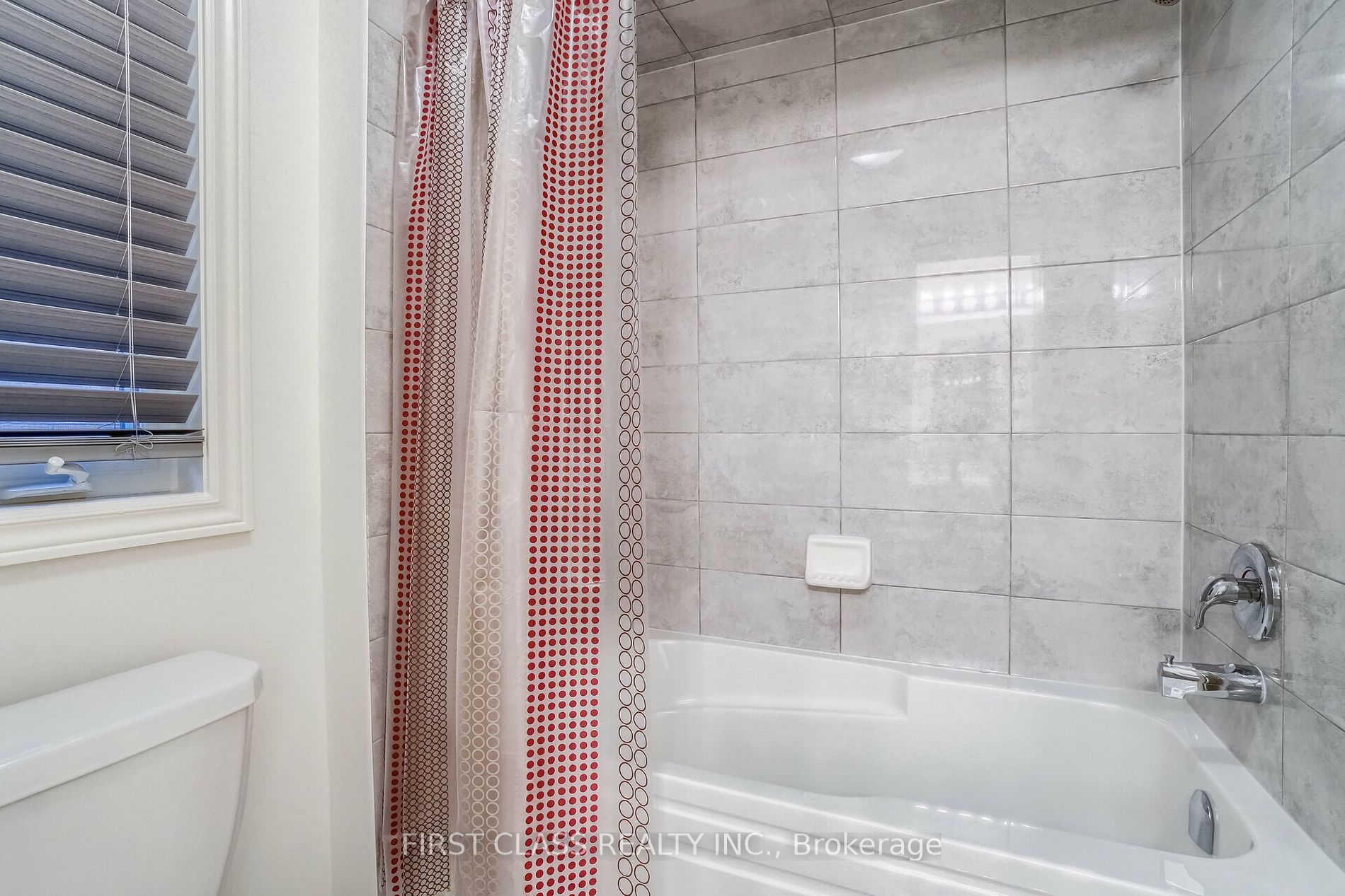 137 Boundary Blvd Property Photo 27
