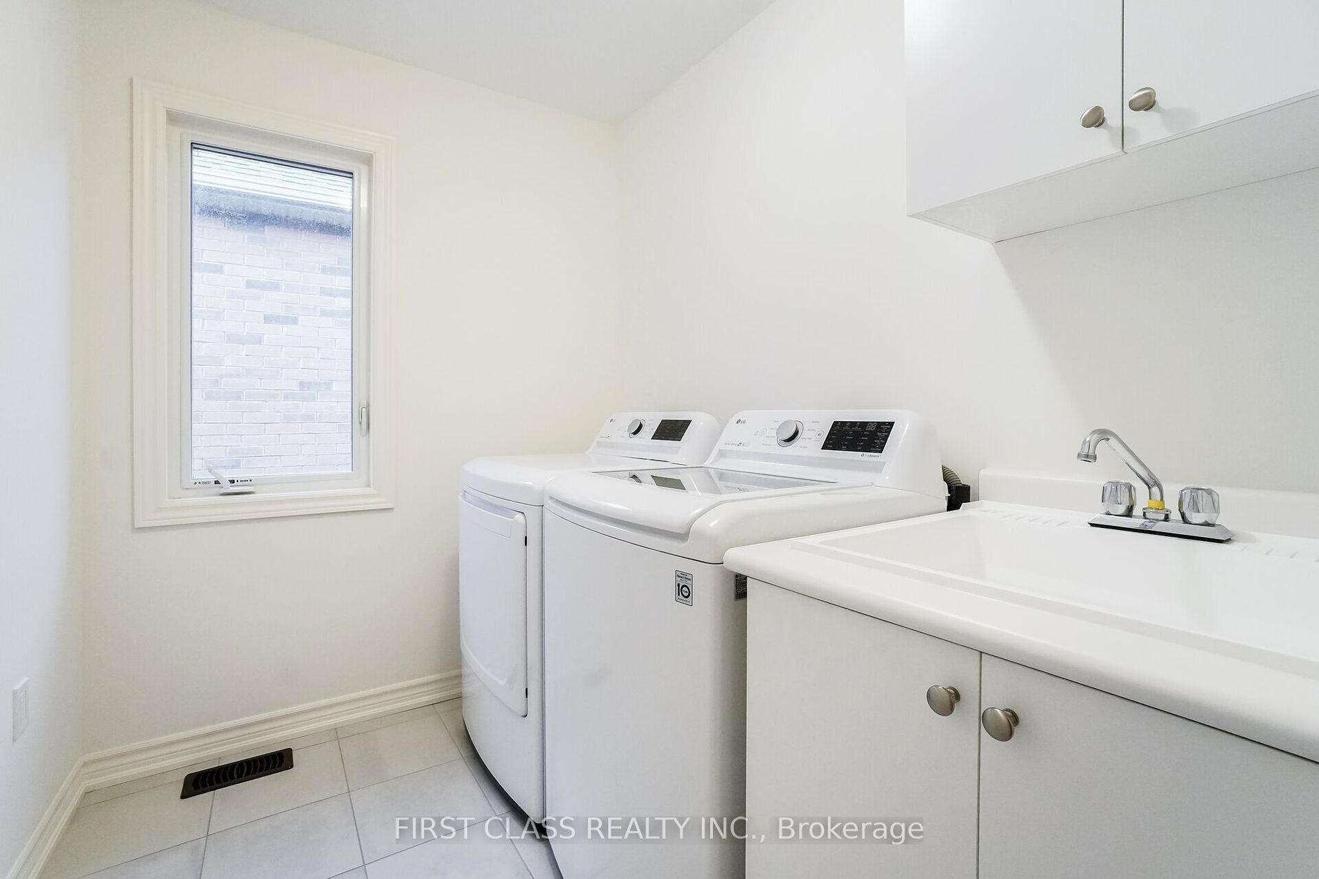 137 Boundary Blvd Property Photo 28