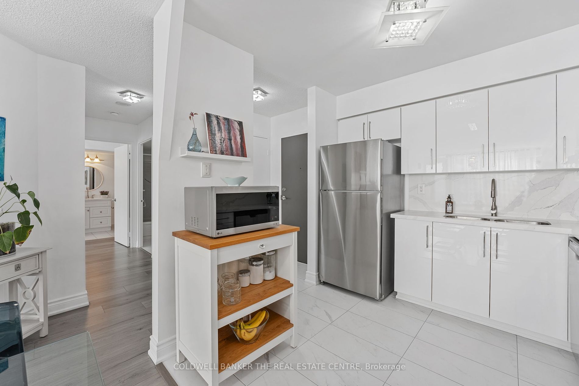 91 Townsgate Dr 808 Property Photo 2
