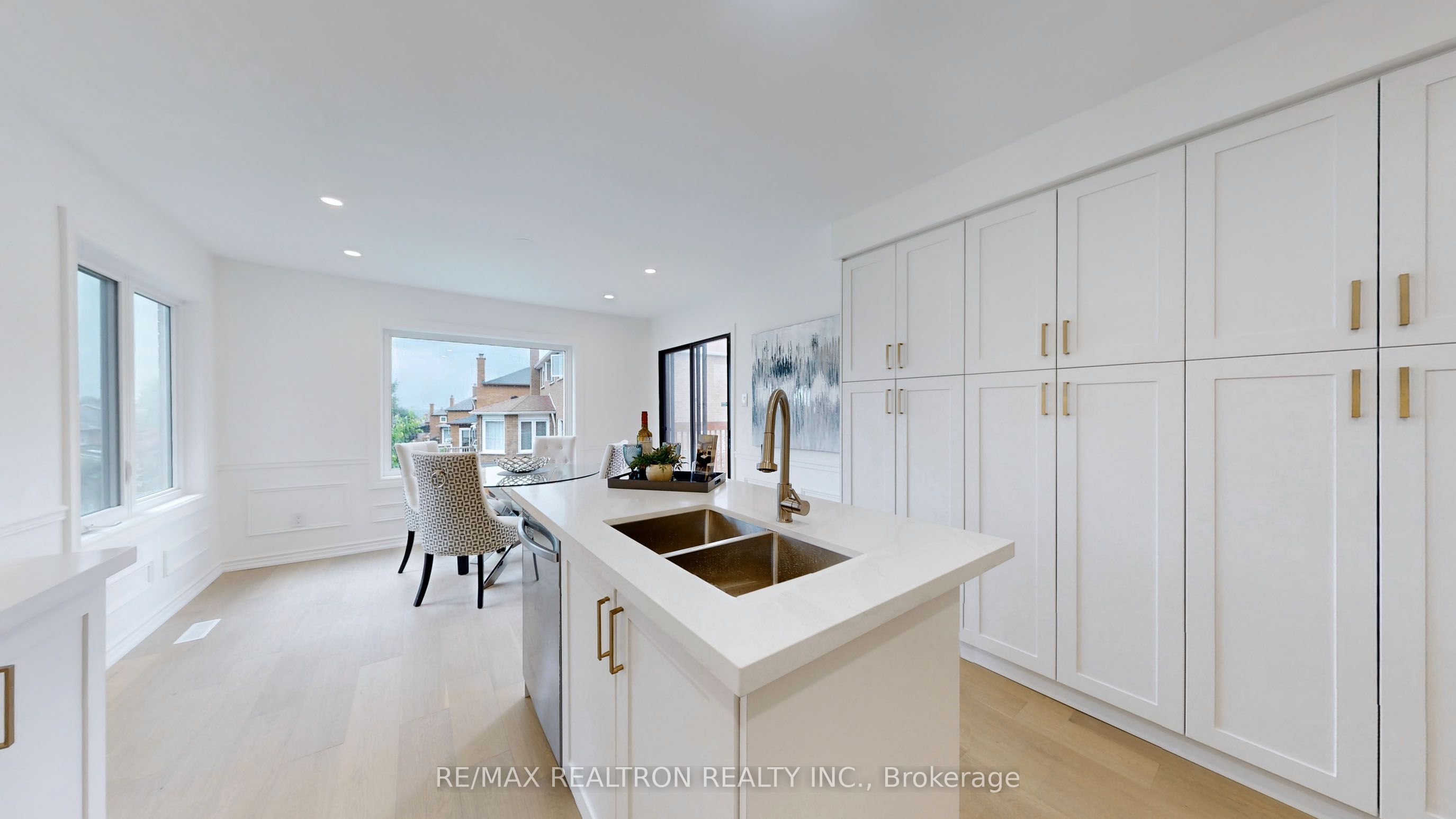 54 Central Park Drive Property Photo 12