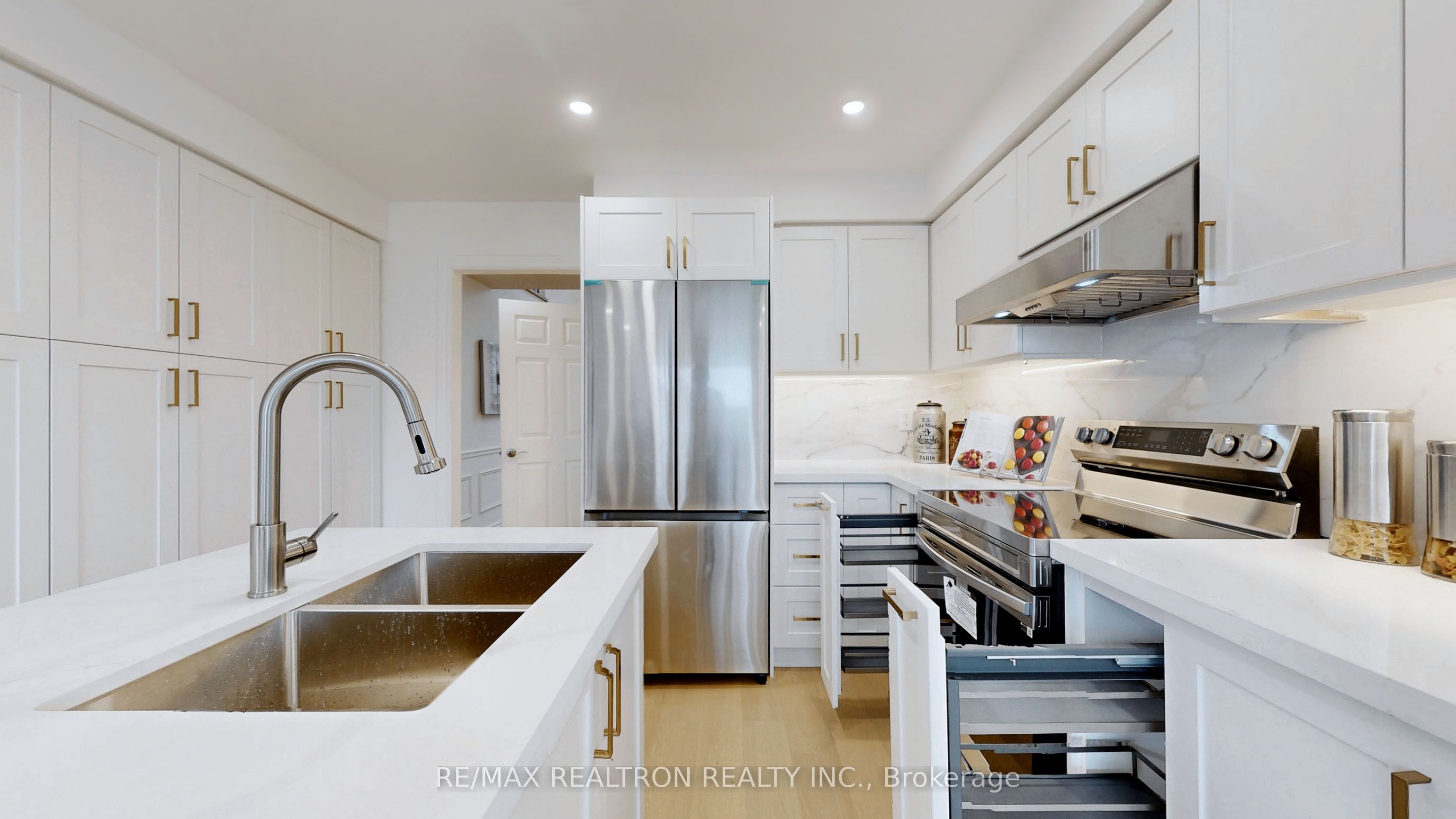 54 Central Park Drive Property Photo 13