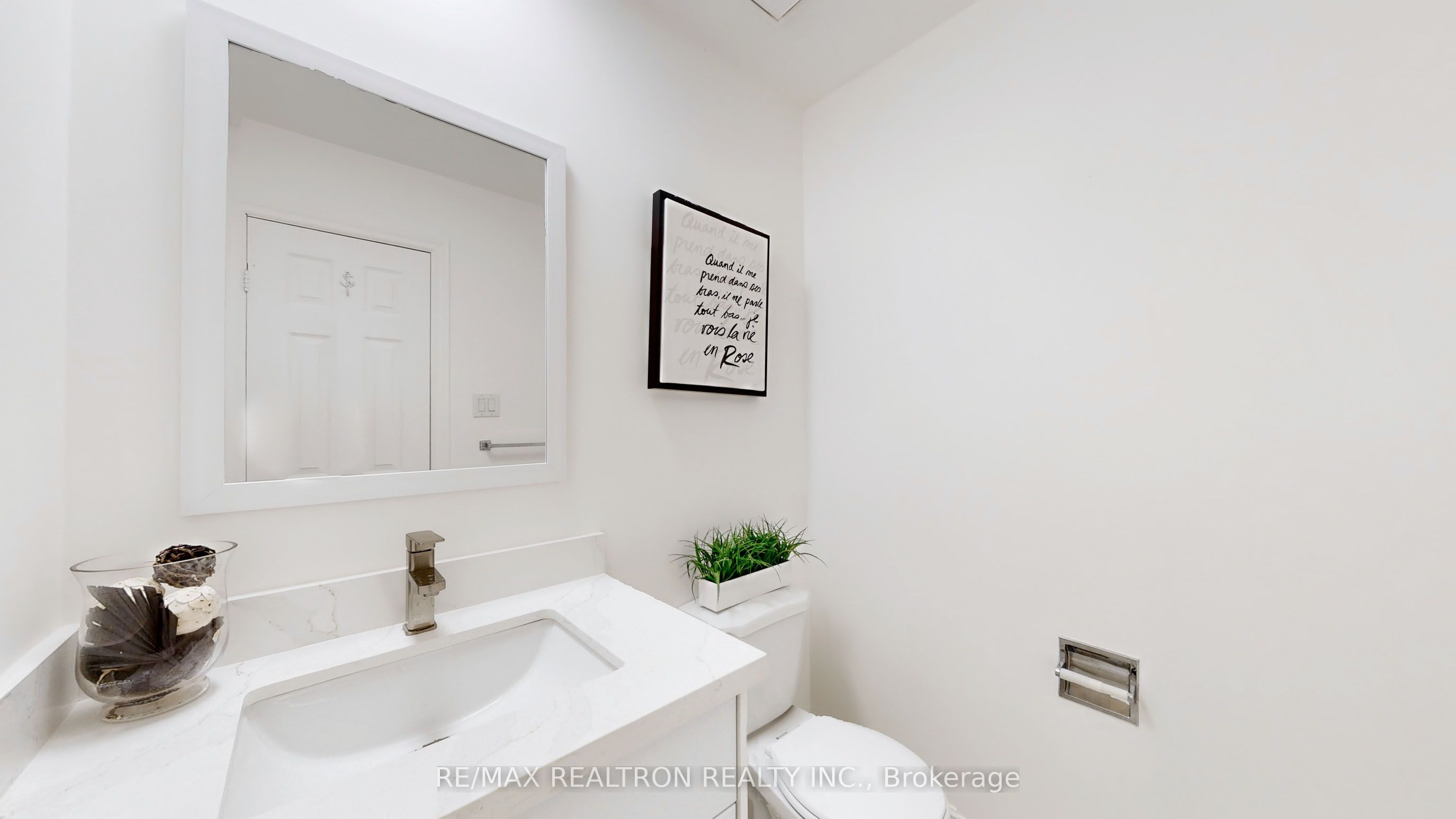 54 Central Park Drive Property Photo 17