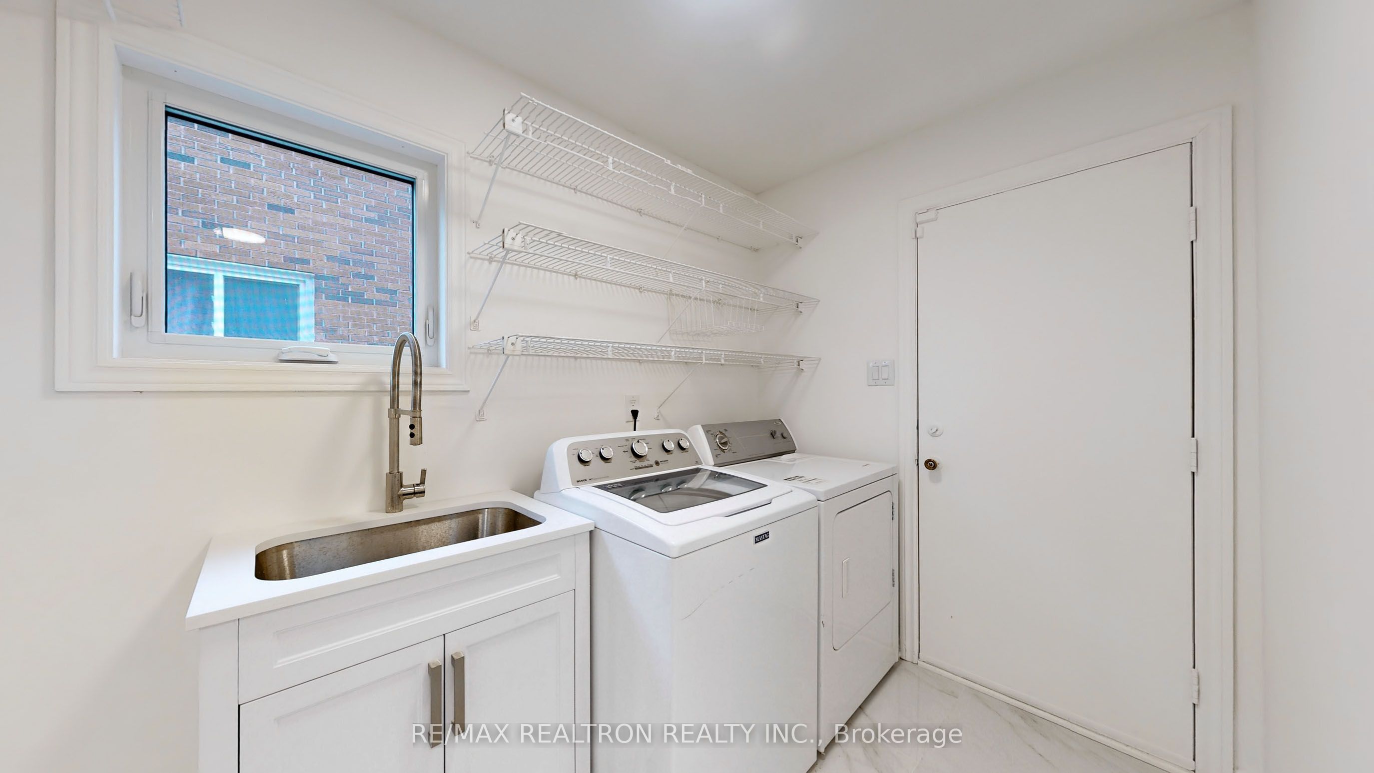 54 Central Park Drive Property Photo 18