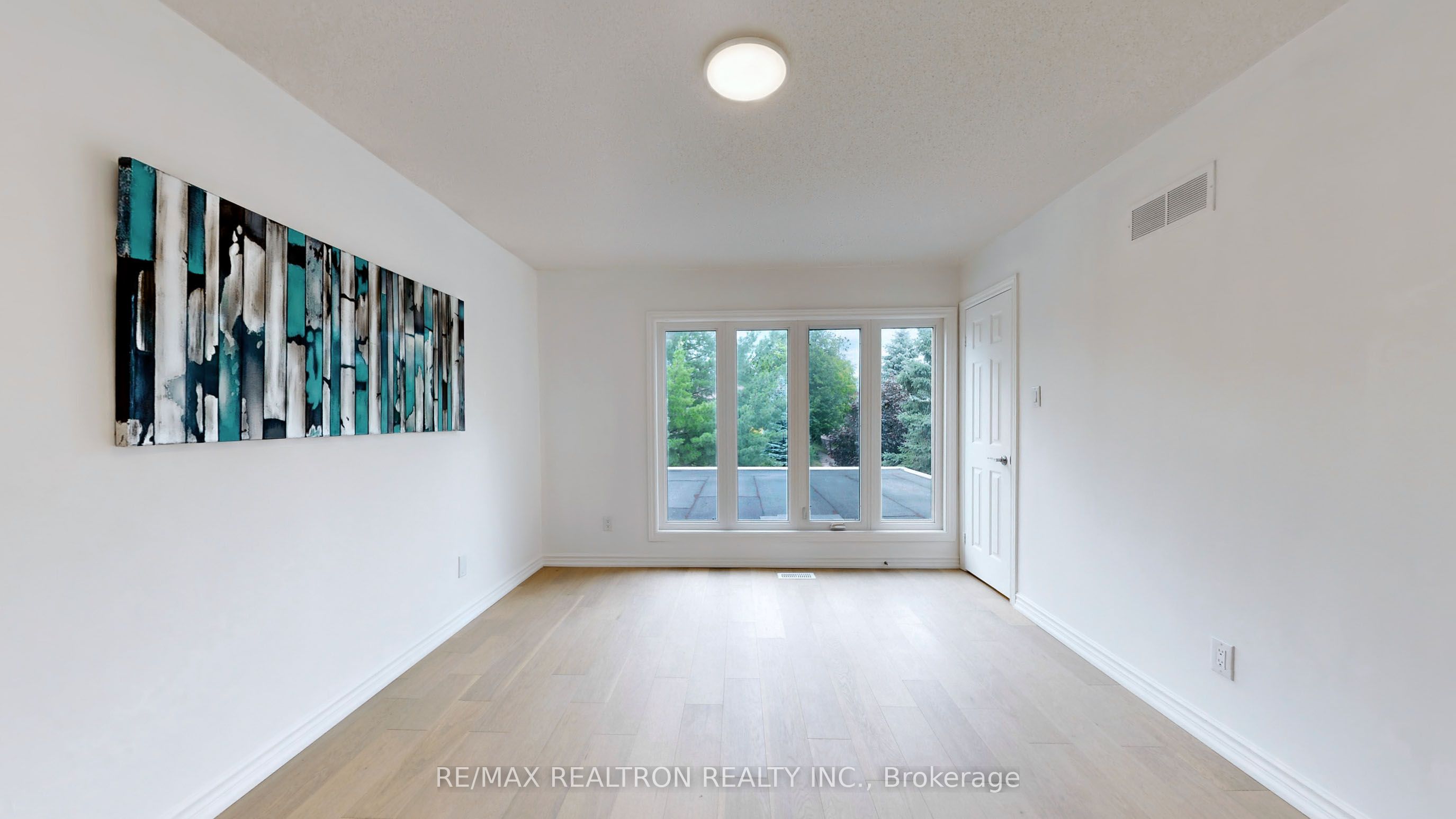 54 Central Park Drive Property Photo 25