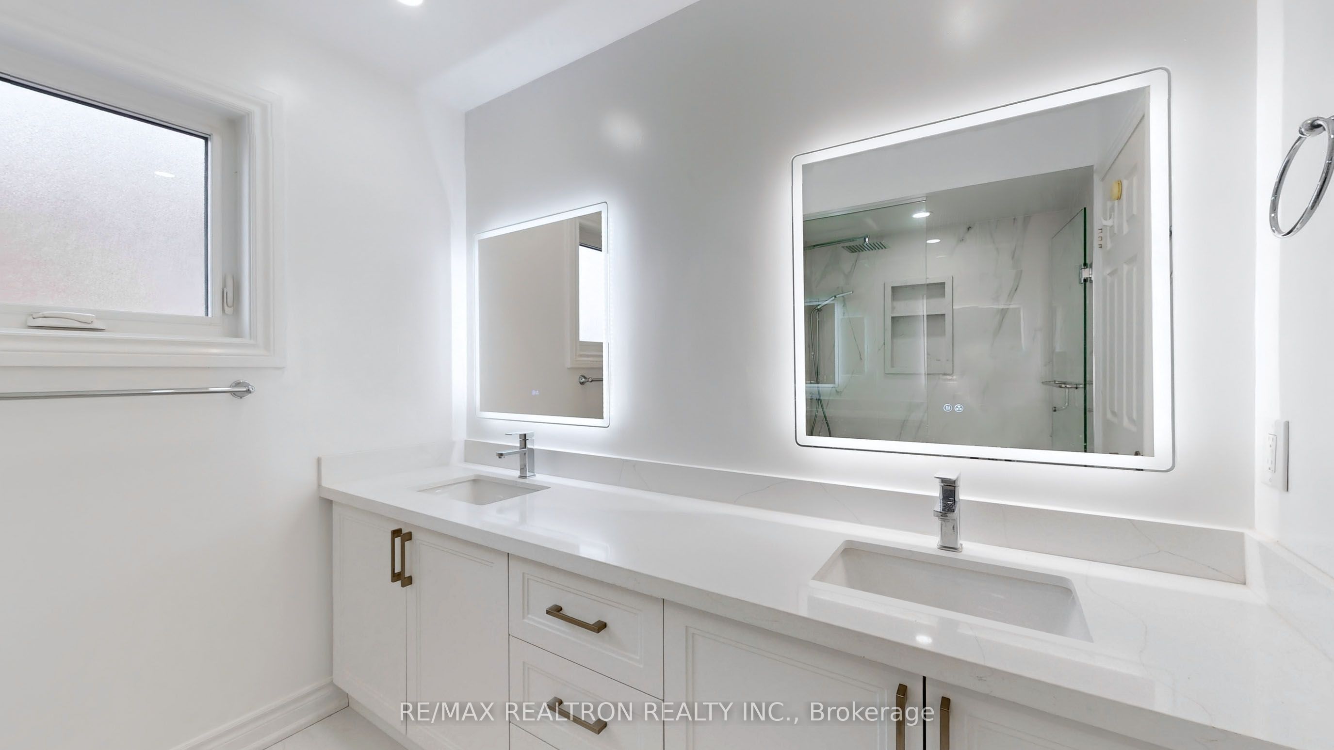54 Central Park Drive Property Photo 28