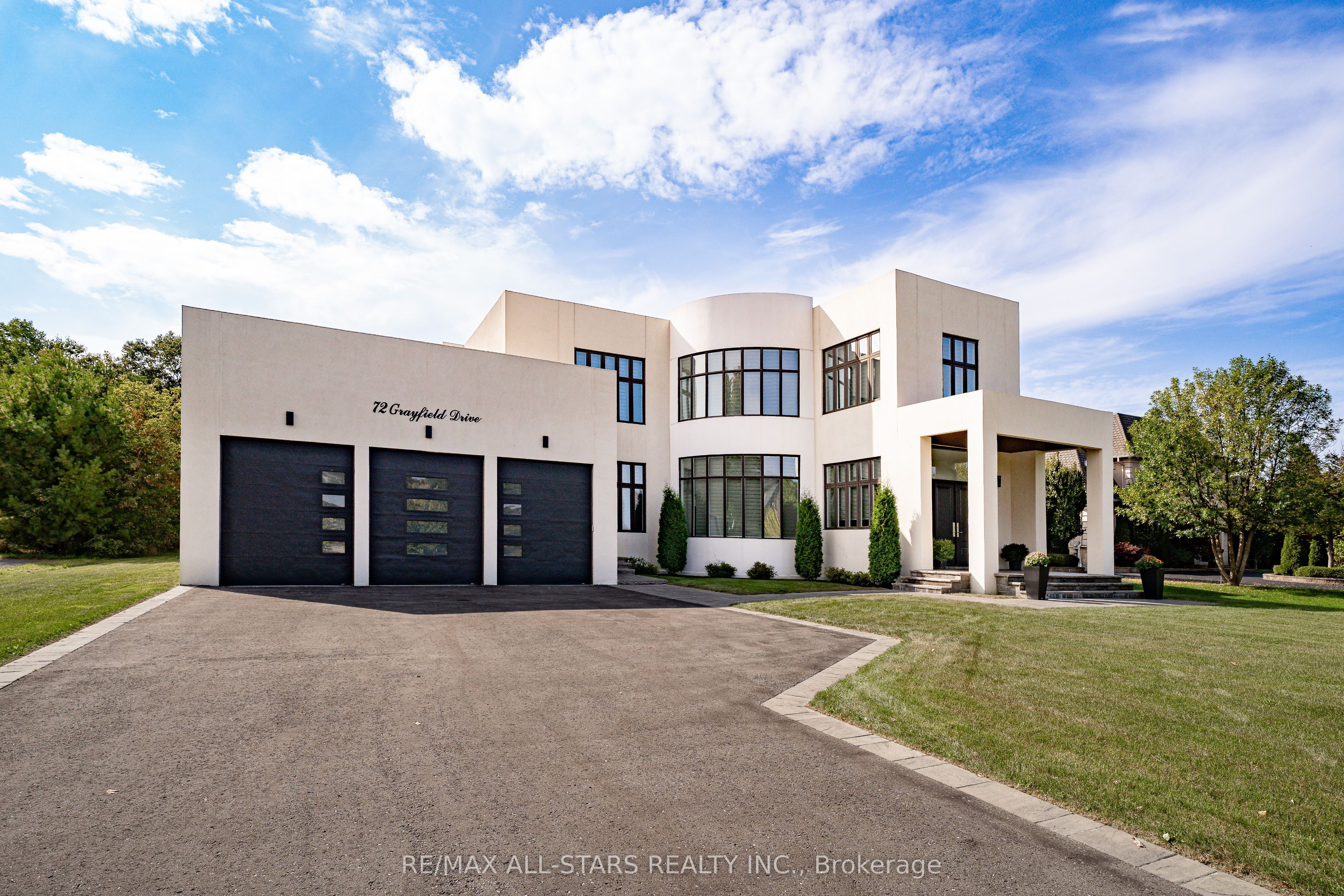 72 Grayfield Drive Property Photo 2