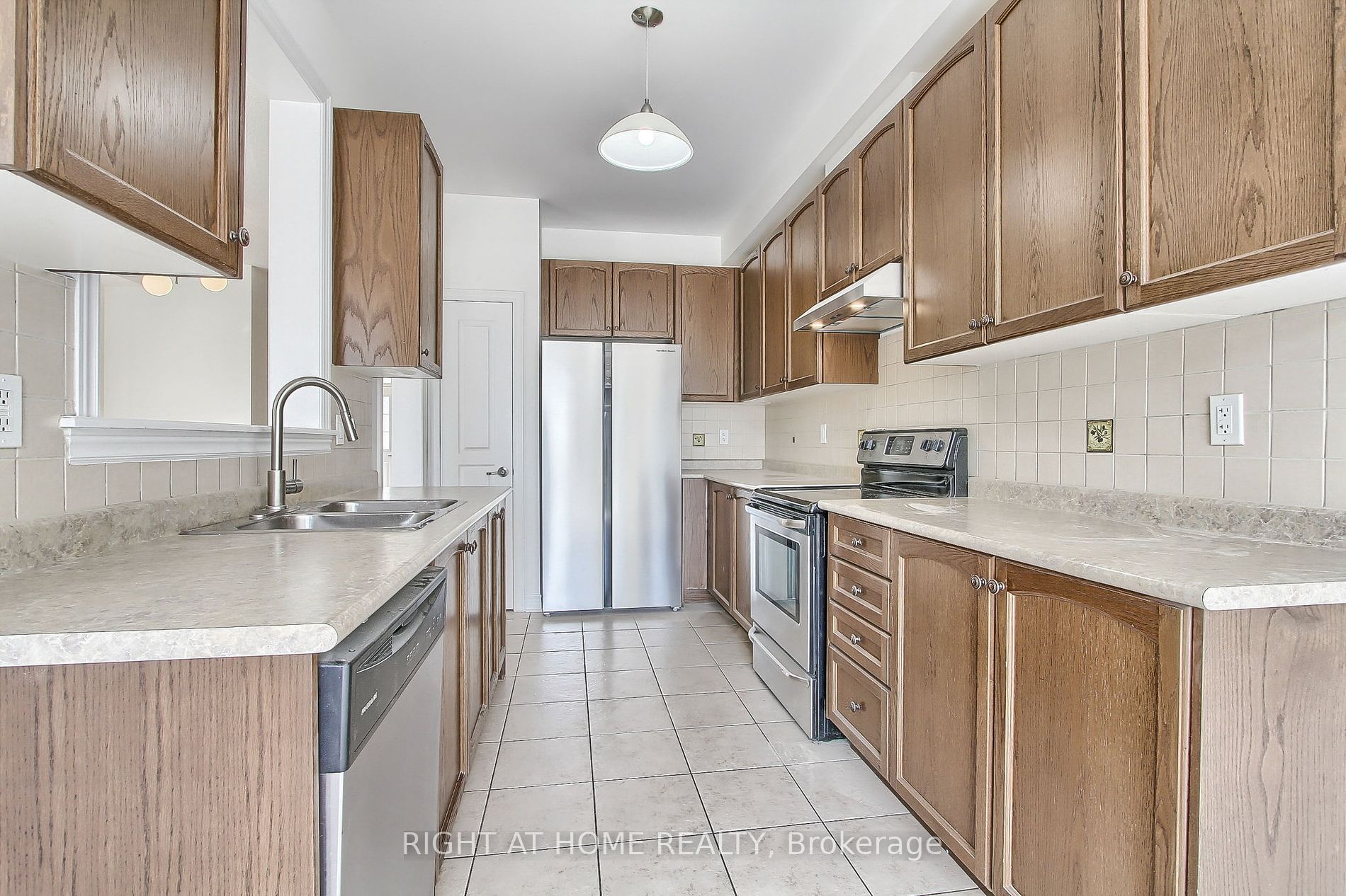 63 Paper Mills Cres Property Photo 2