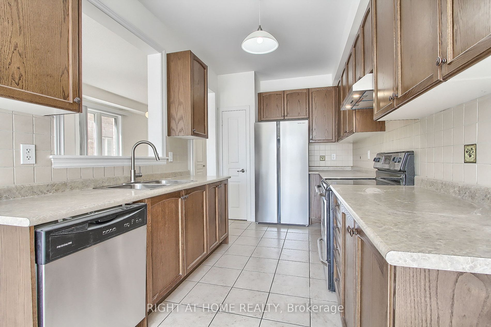 63 Paper Mills Cres Property Photo 3