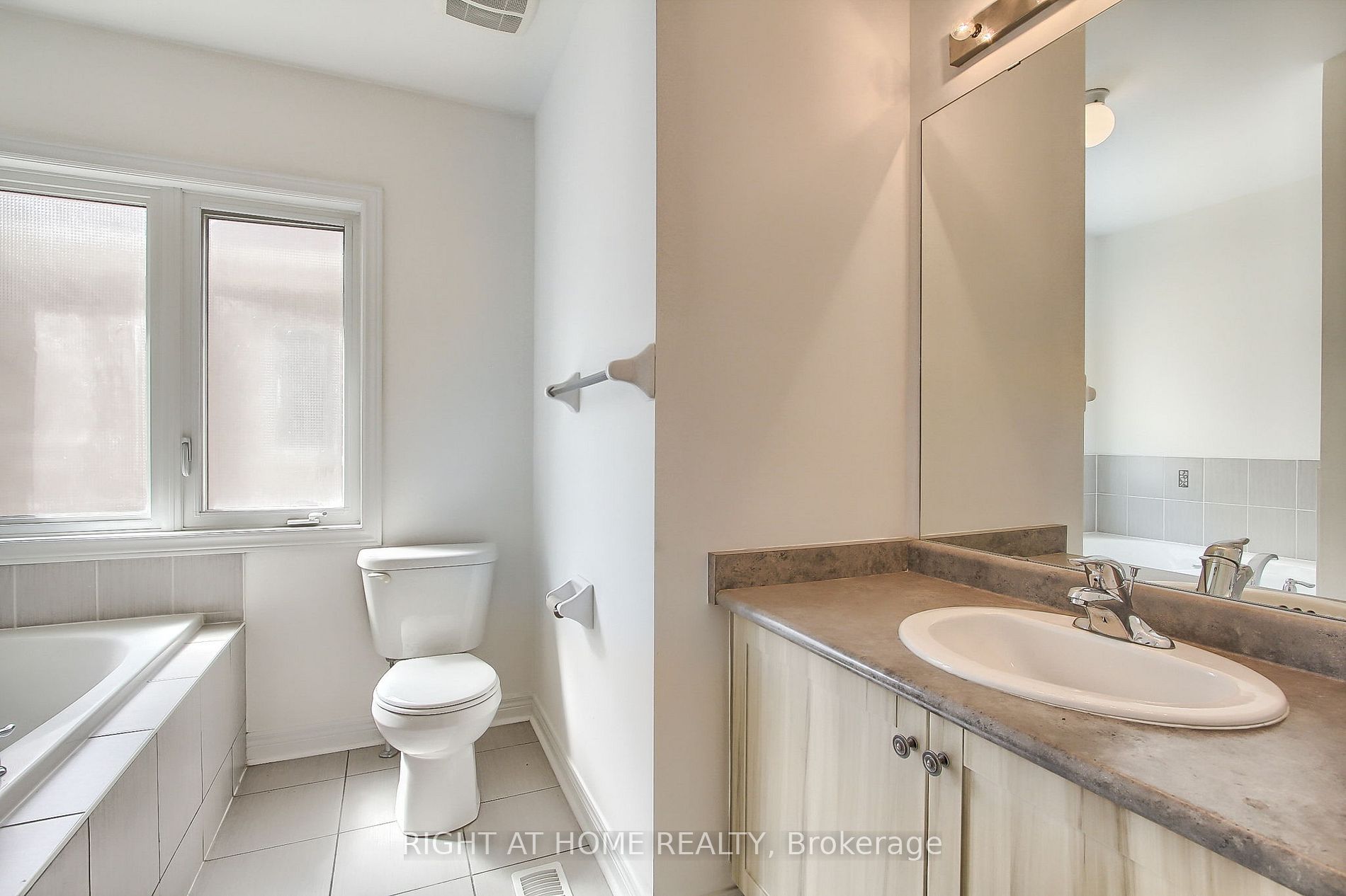 63 Paper Mills Cres Property Photo 14
