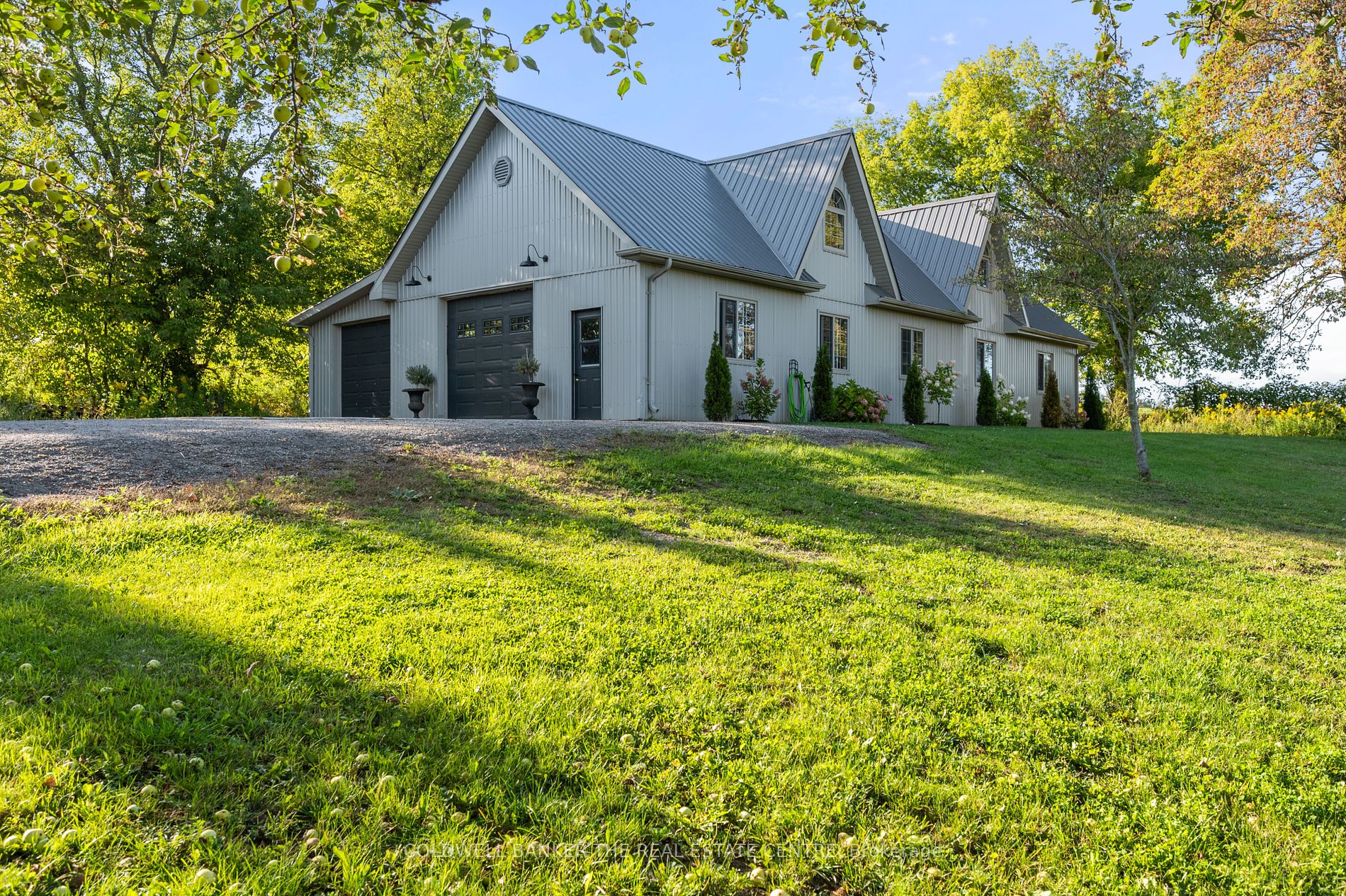 42 Fairbairn Gate W Property Photo 3