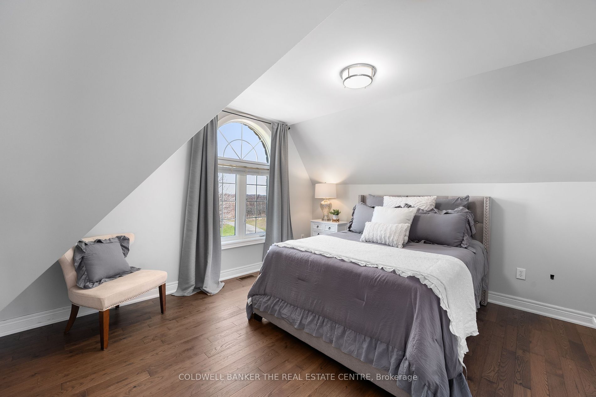 42 Fairbairn Gate W Property Photo 24