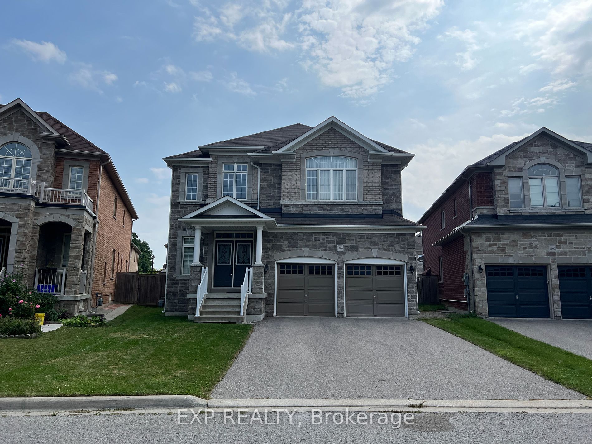 1206 Mccron Cres Property Photo