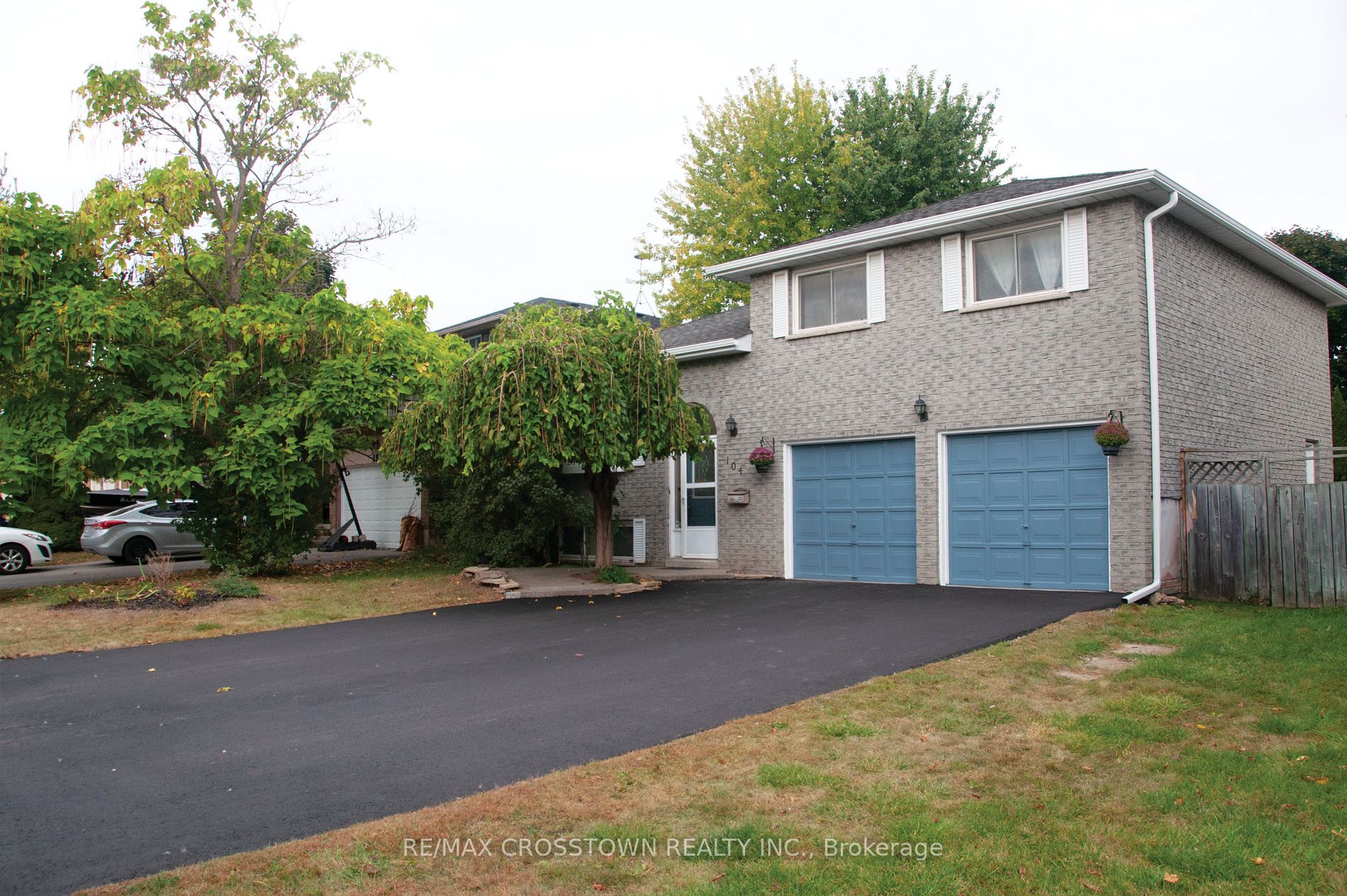 104 Crown Cres Property Photo 1
