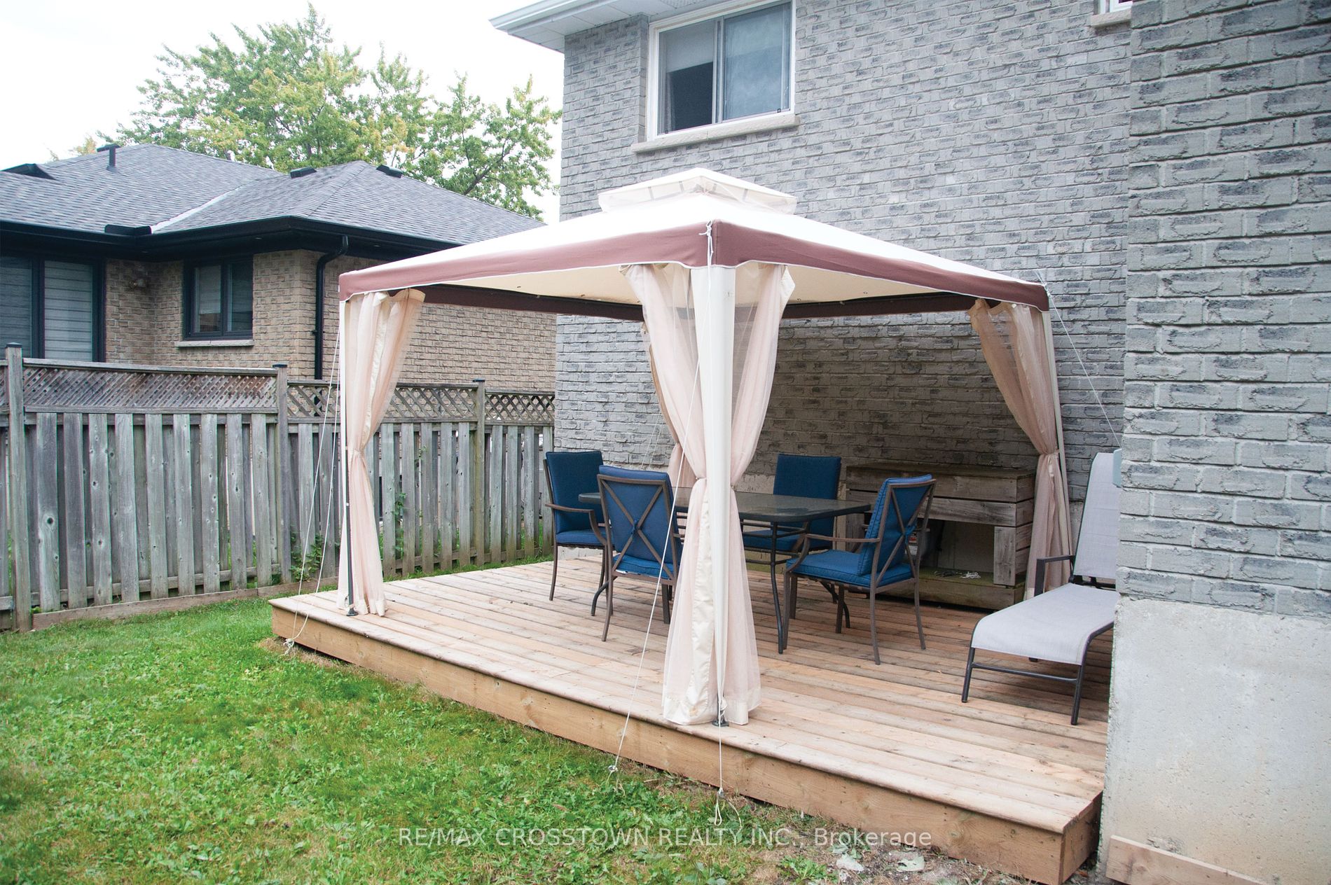 104 Crown Cres Property Photo 3