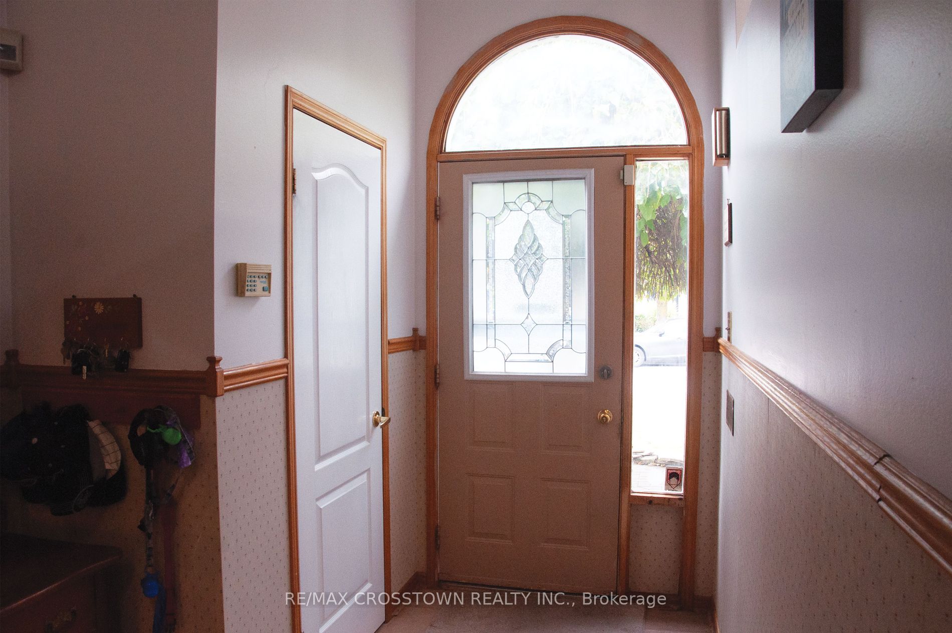 104 Crown Cres Property Photo 6