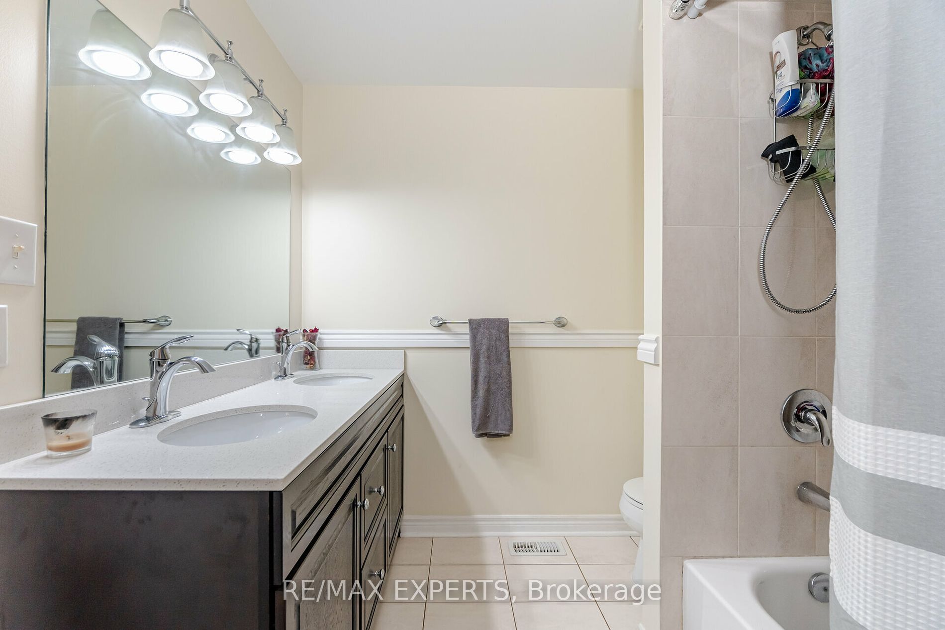 222 Tom Taylor Cres Property Photo 5