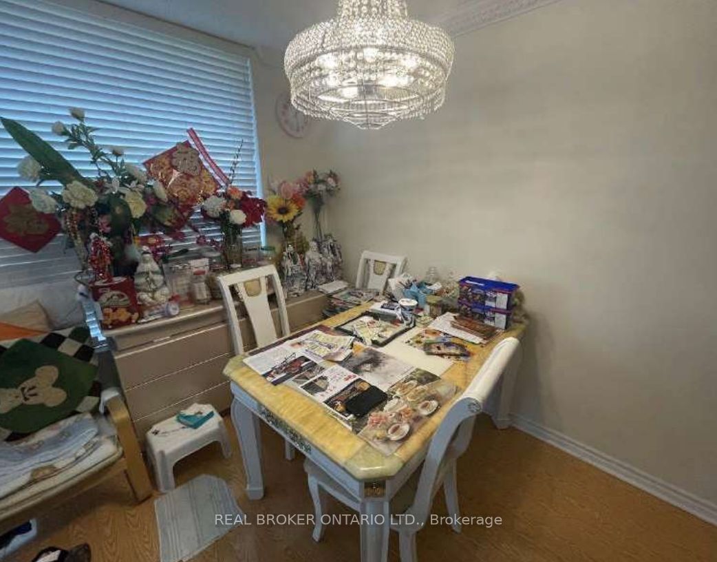 9017 Leslie St W 10 Property Photo 11