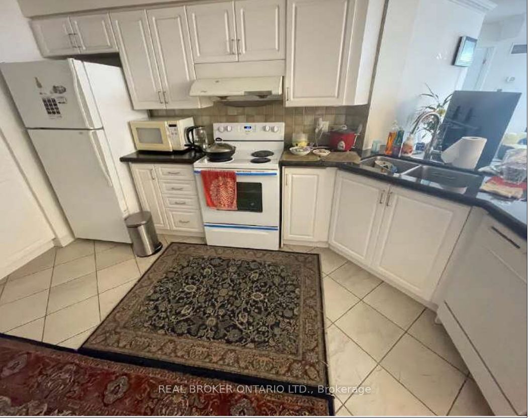 9017 Leslie St W 10 Property Photo 13