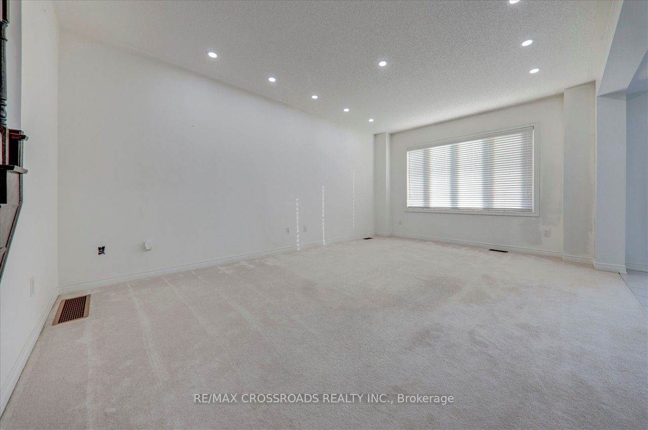18 Sasco Way Property Photo 3