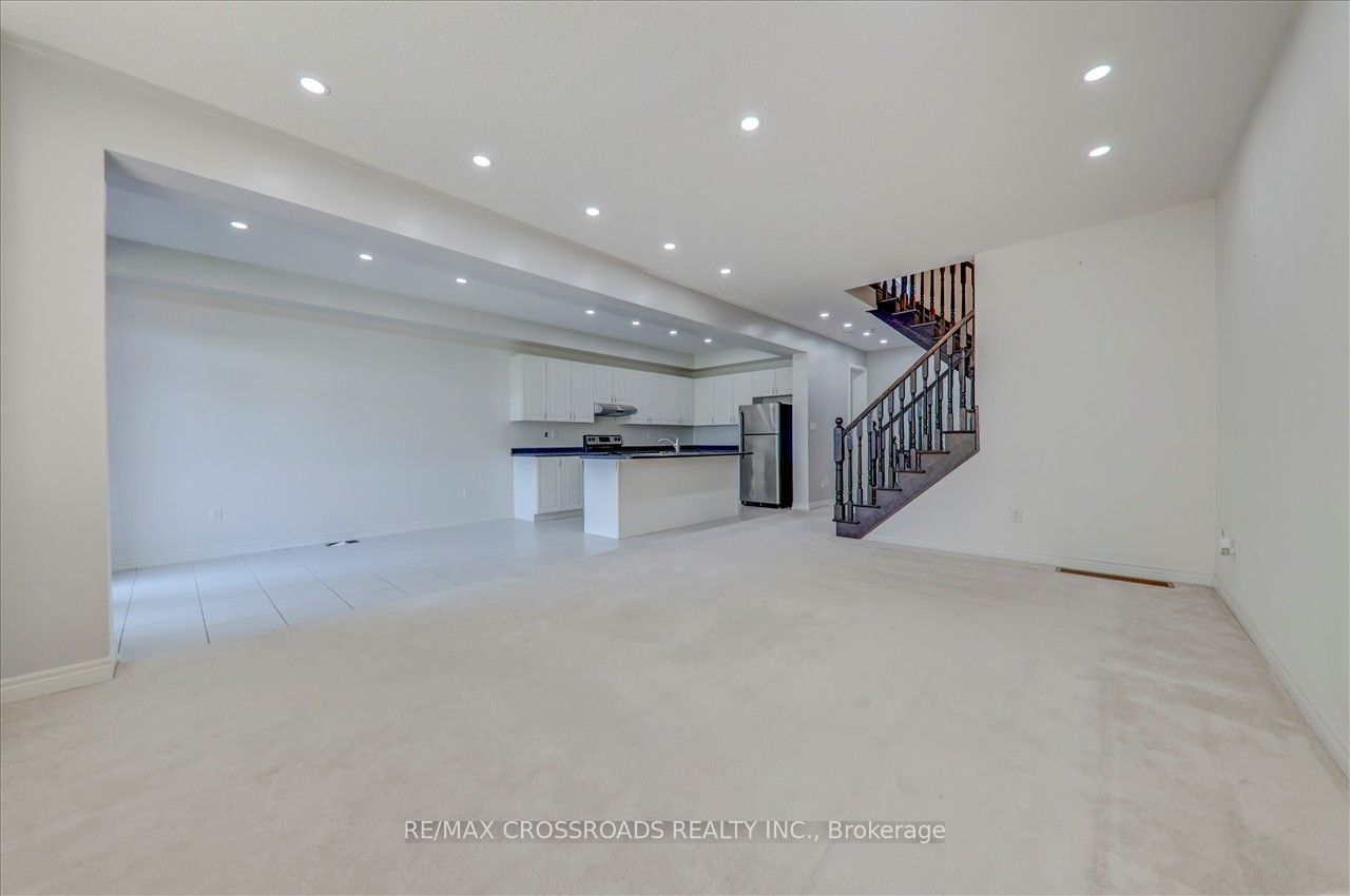 18 Sasco Way Property Photo 5