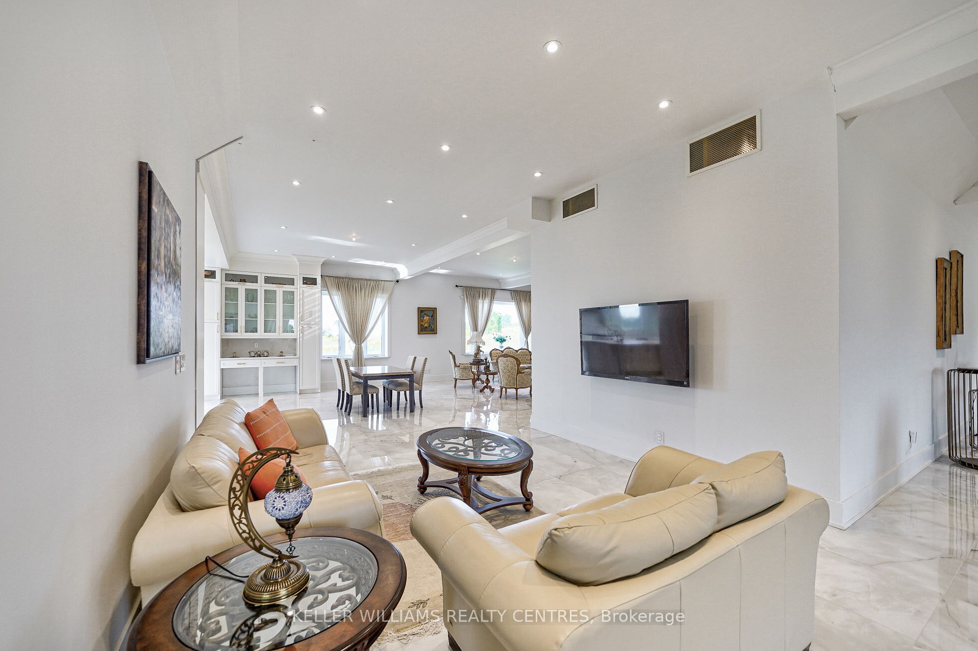 6196 Ravenshoe Rd Property Photo 2