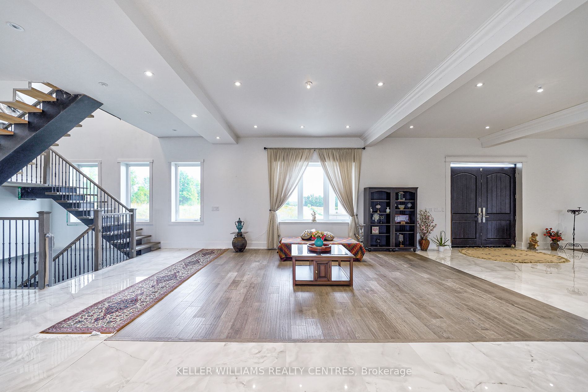 6196 Ravenshoe Rd Property Photo 3
