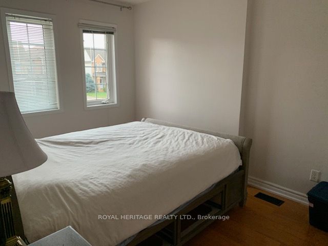 586 Mcbean ( Upper Level) Ave Property Photo 5