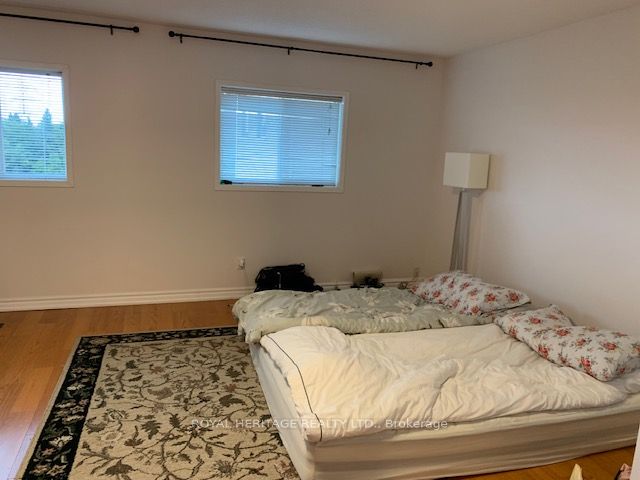 586 Mcbean ( Upper Level) Ave Property Photo 15