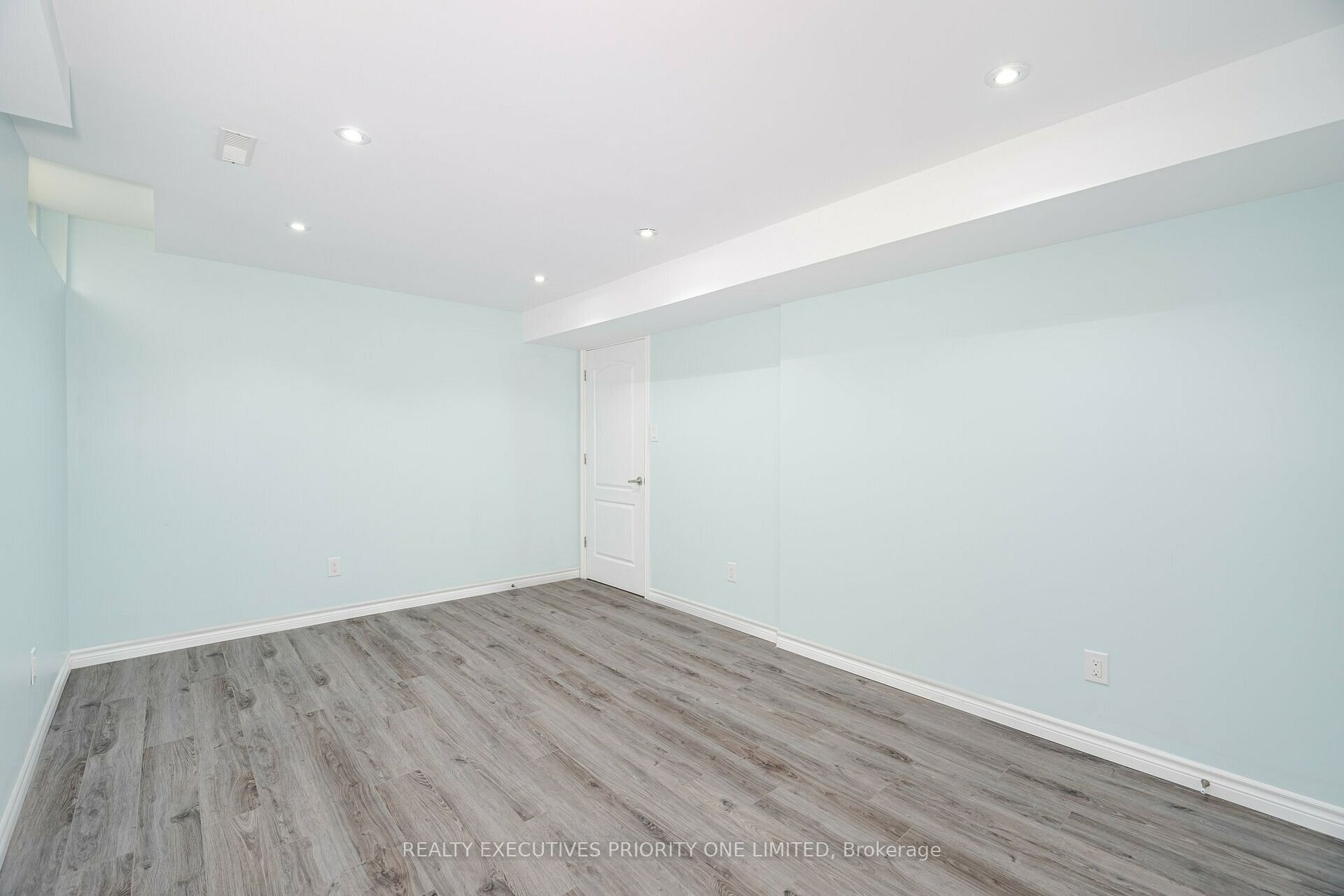 223 Caproni Dr Property Photo 27