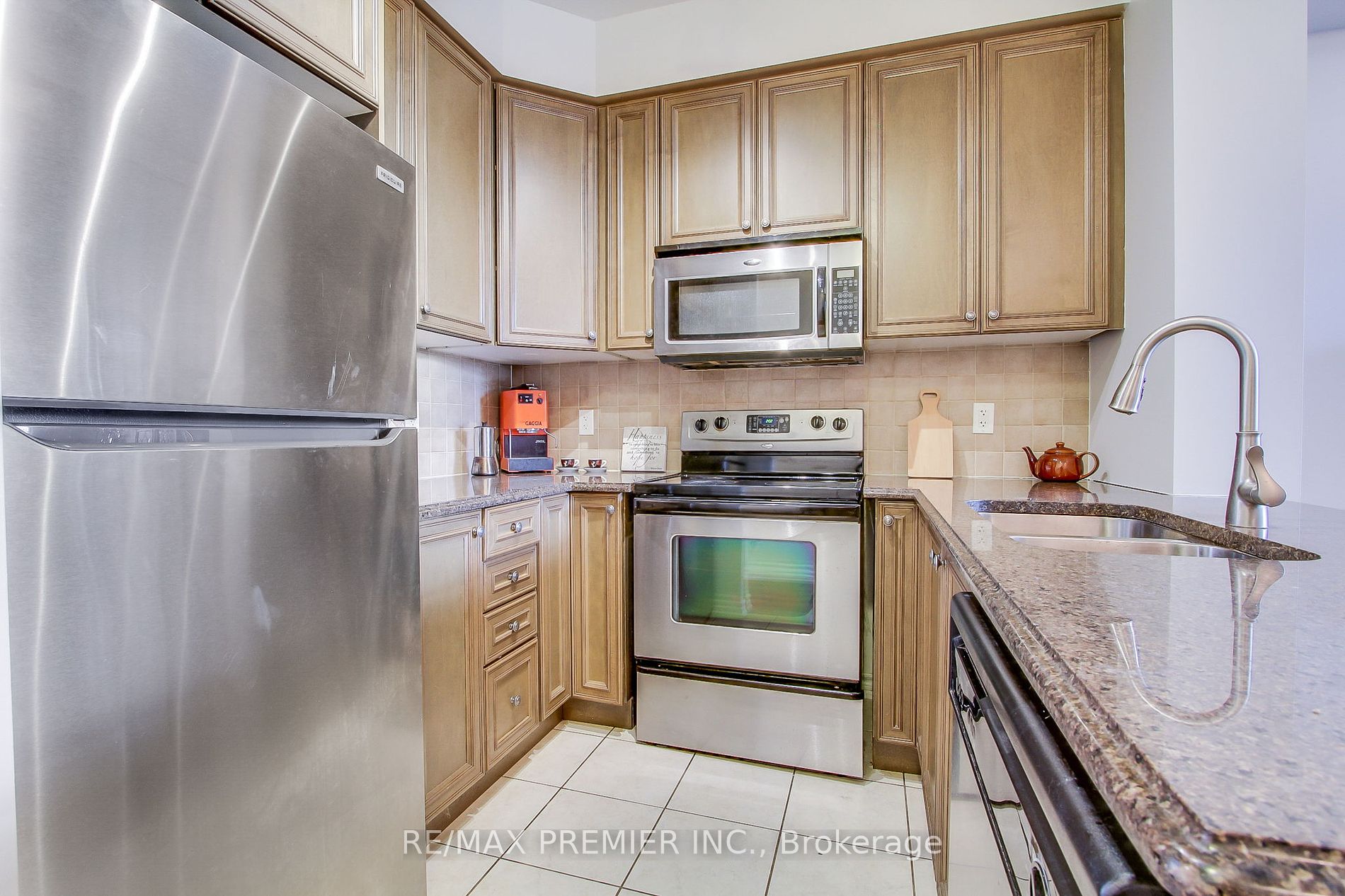 9225 Jane St 03 Property Photo 3