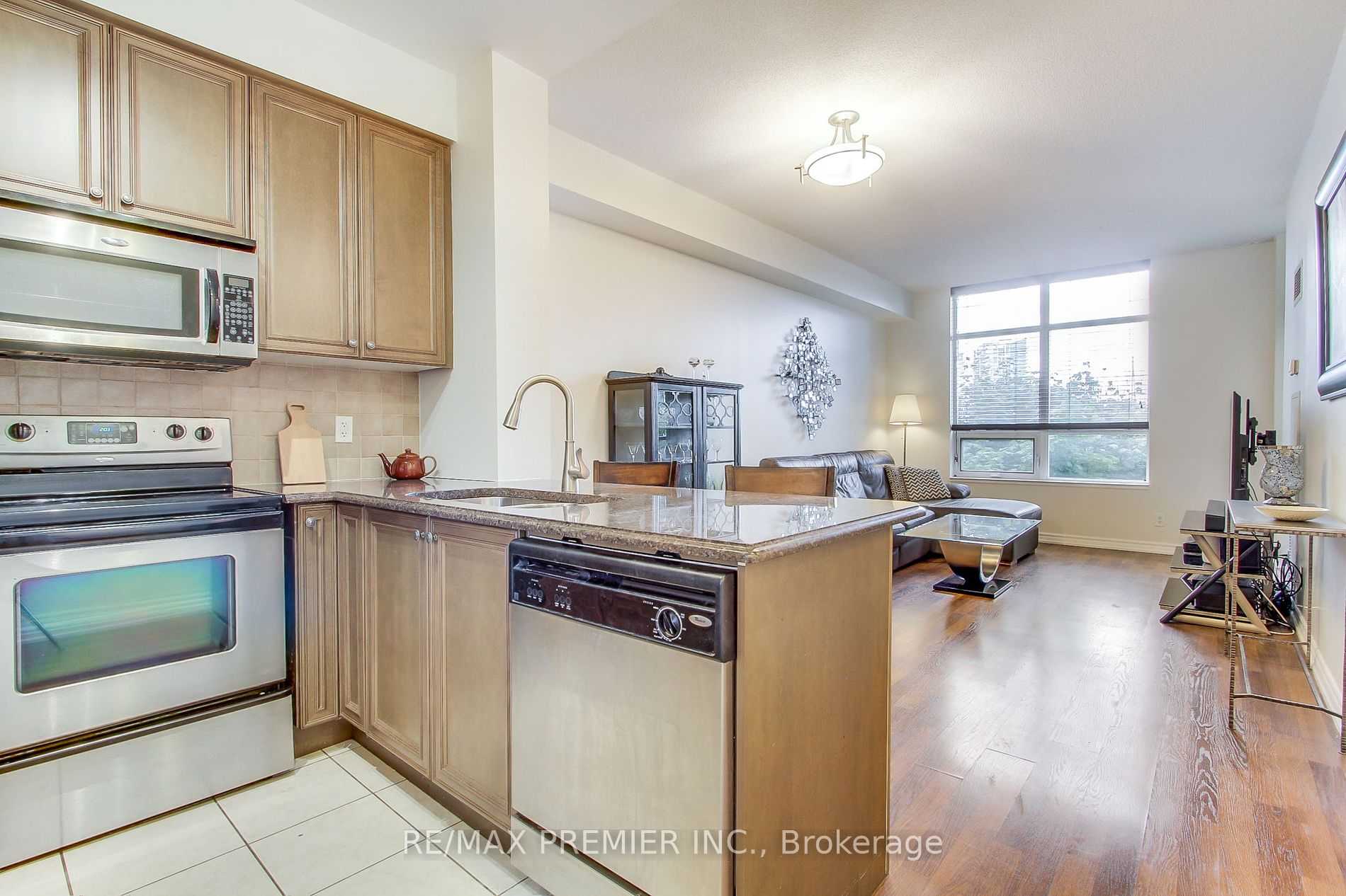9225 Jane St 03 Property Photo 4