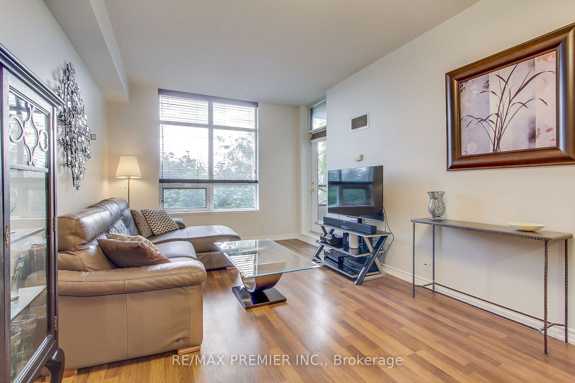 9225 Jane St 03 Property Photo 6