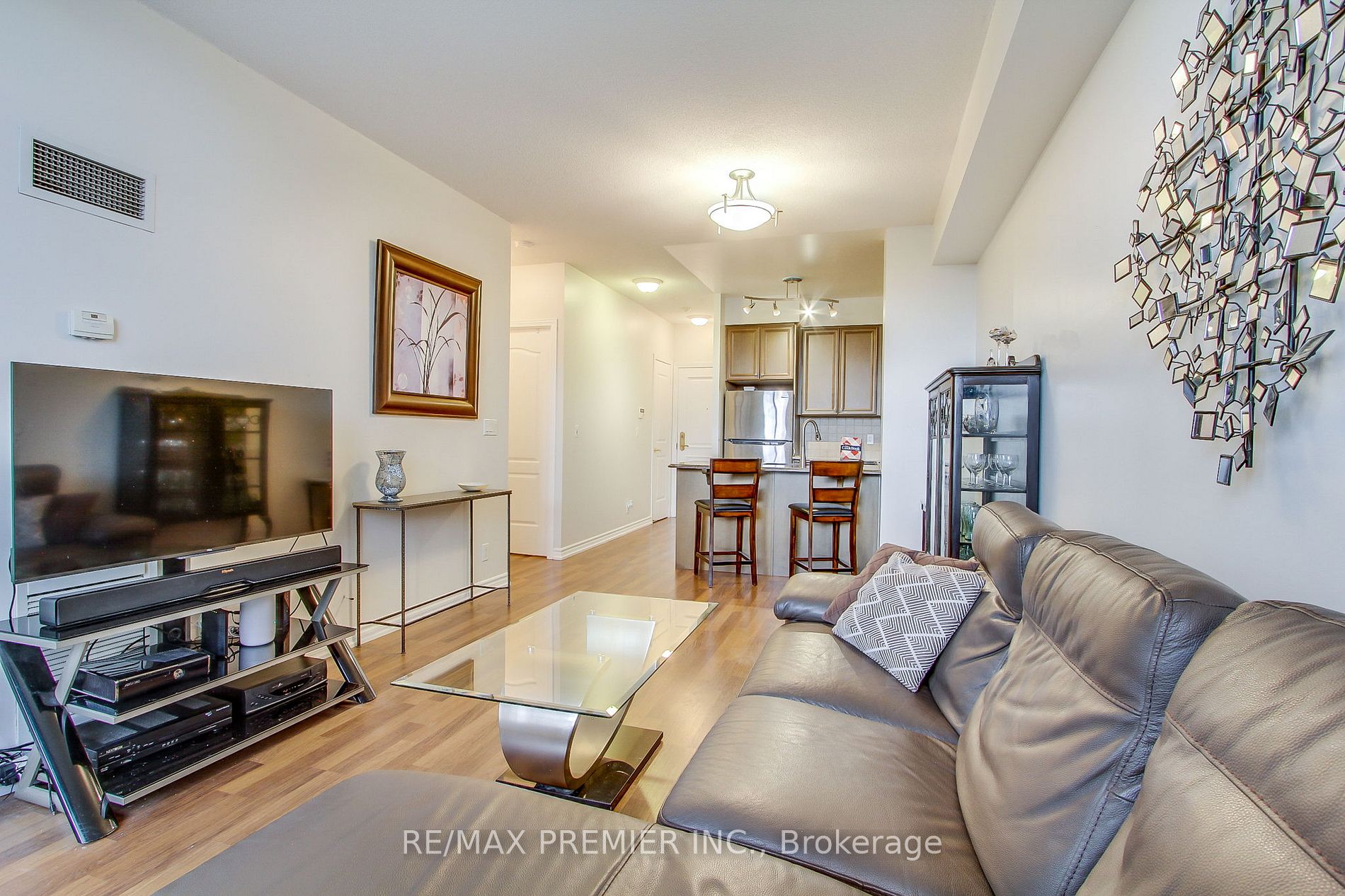 9225 Jane St 03 Property Photo 8