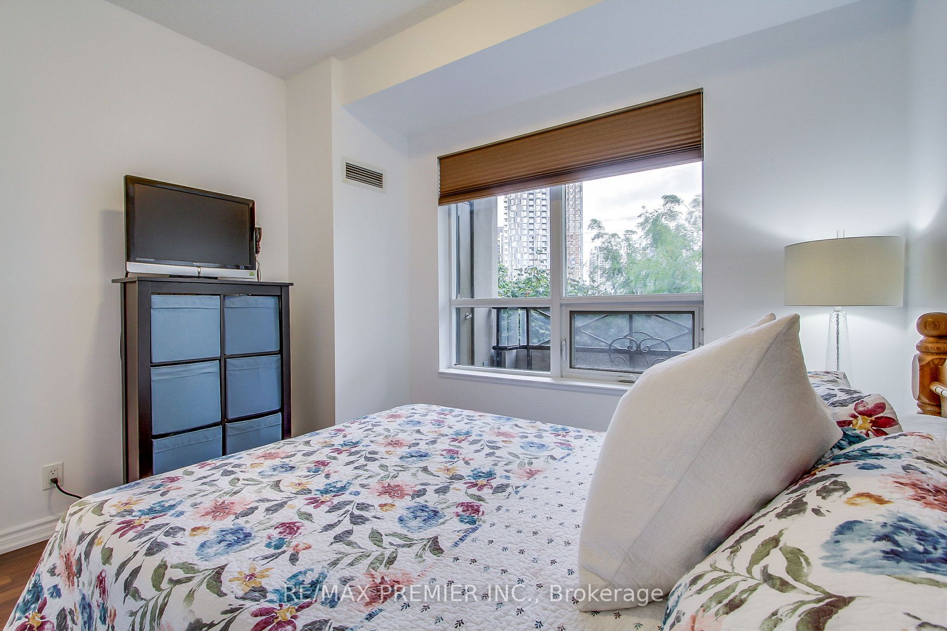 9225 Jane St 03 Property Photo 10