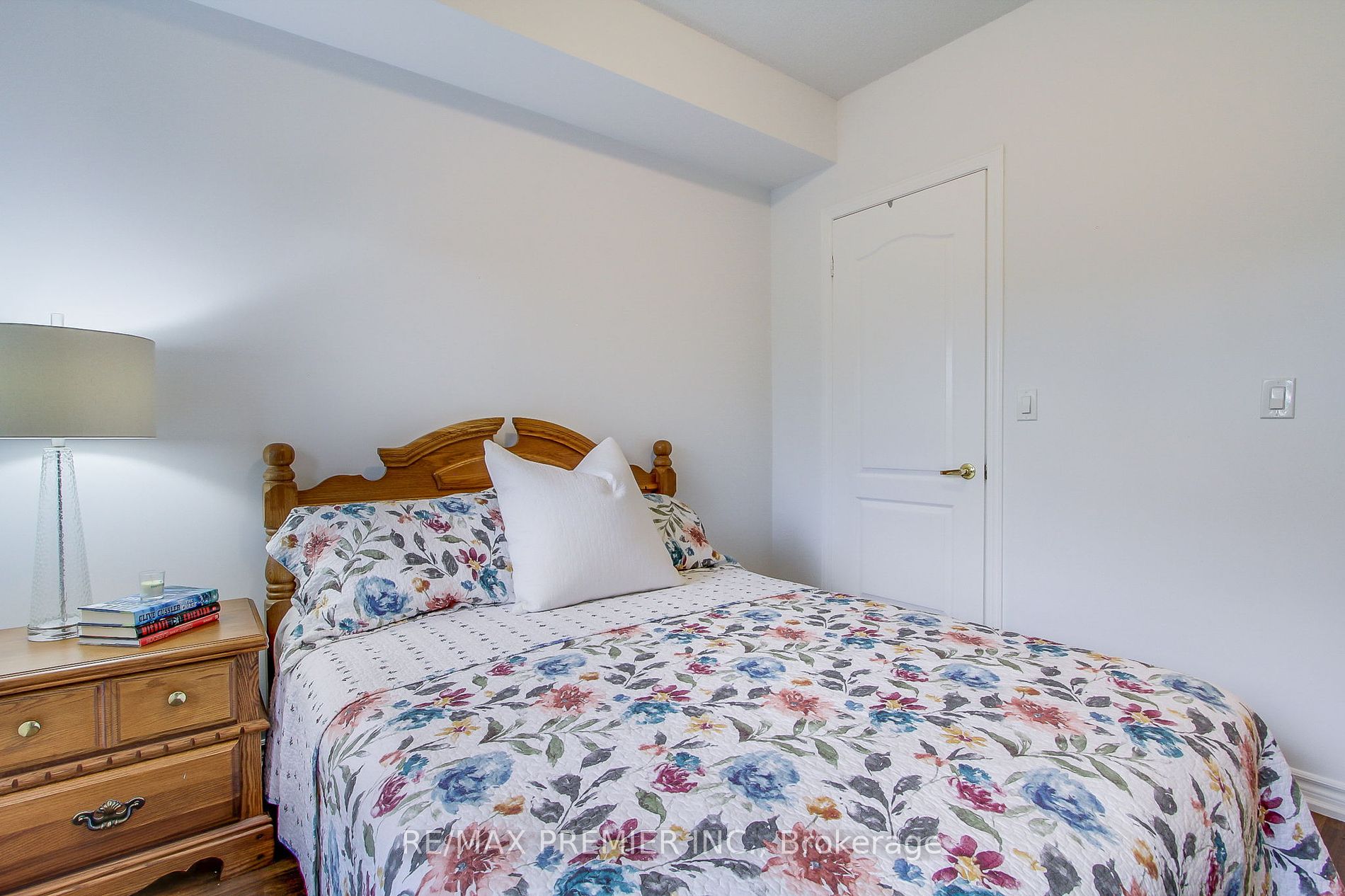 9225 Jane St 03 Property Photo 11