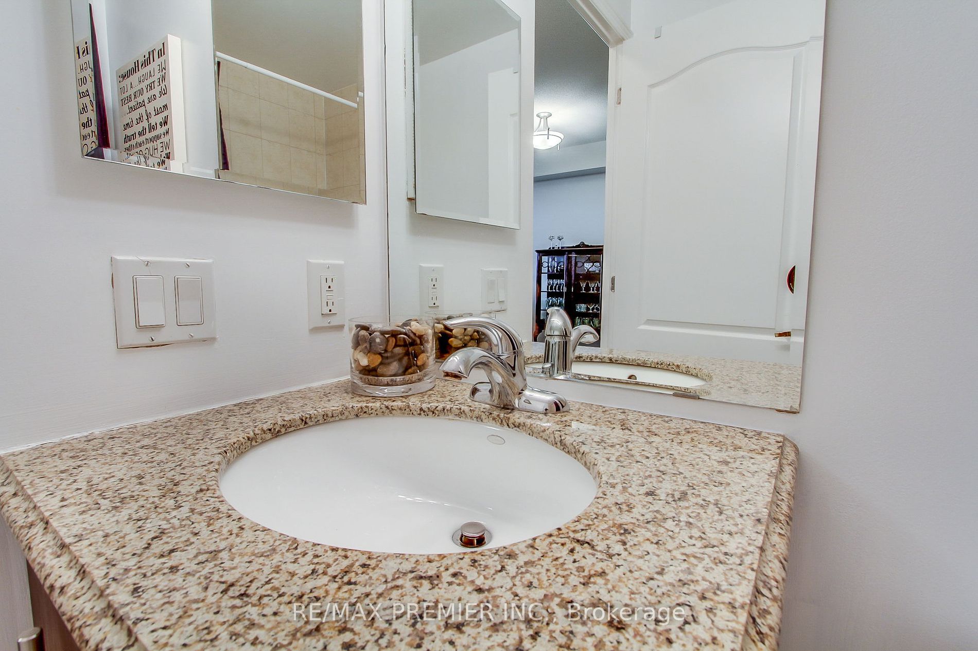 9225 Jane St 03 Property Photo 15