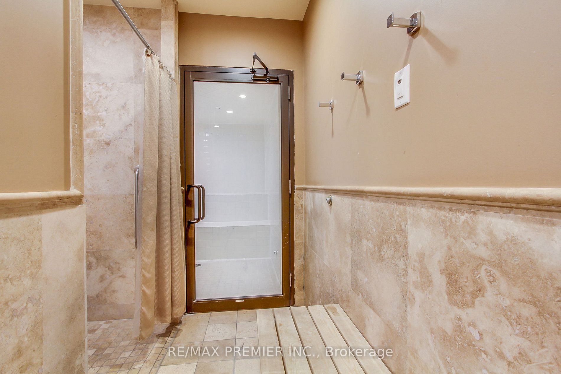 9225 Jane St 03 Property Photo 27