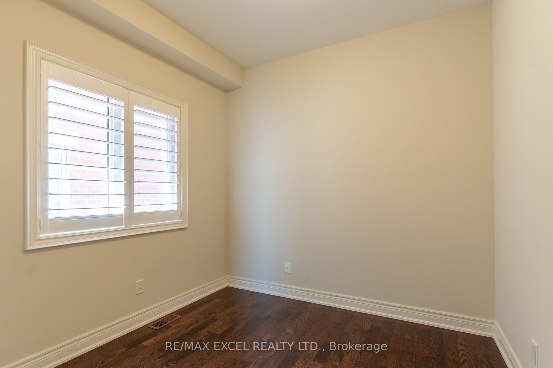 83 Eastpine Dr Property Photo 2