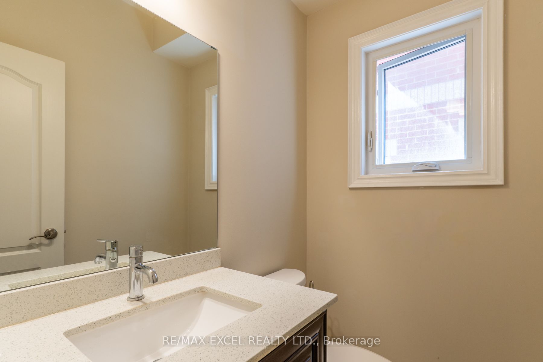 83 Eastpine Dr Property Photo 3