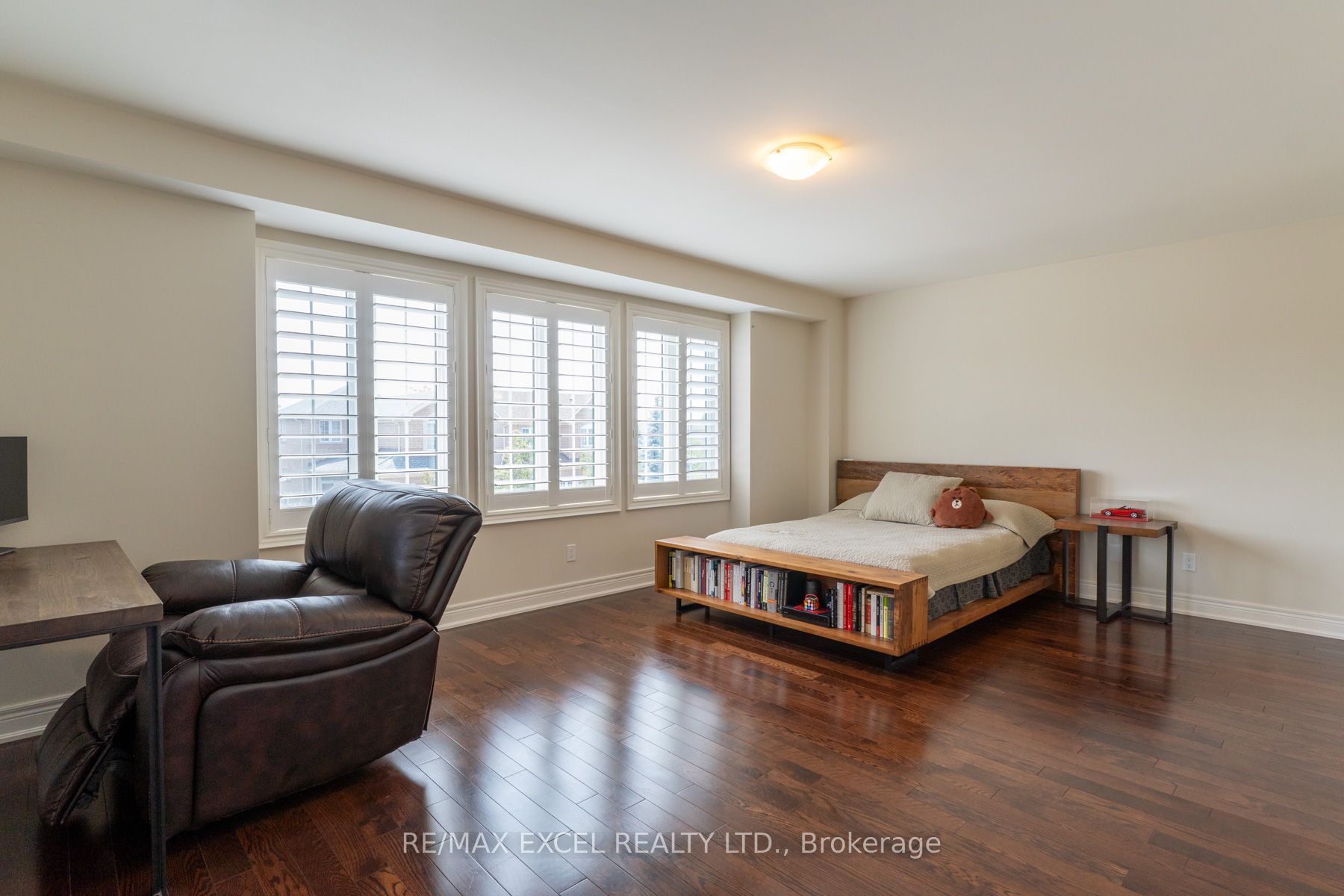 83 Eastpine Dr Property Photo 6
