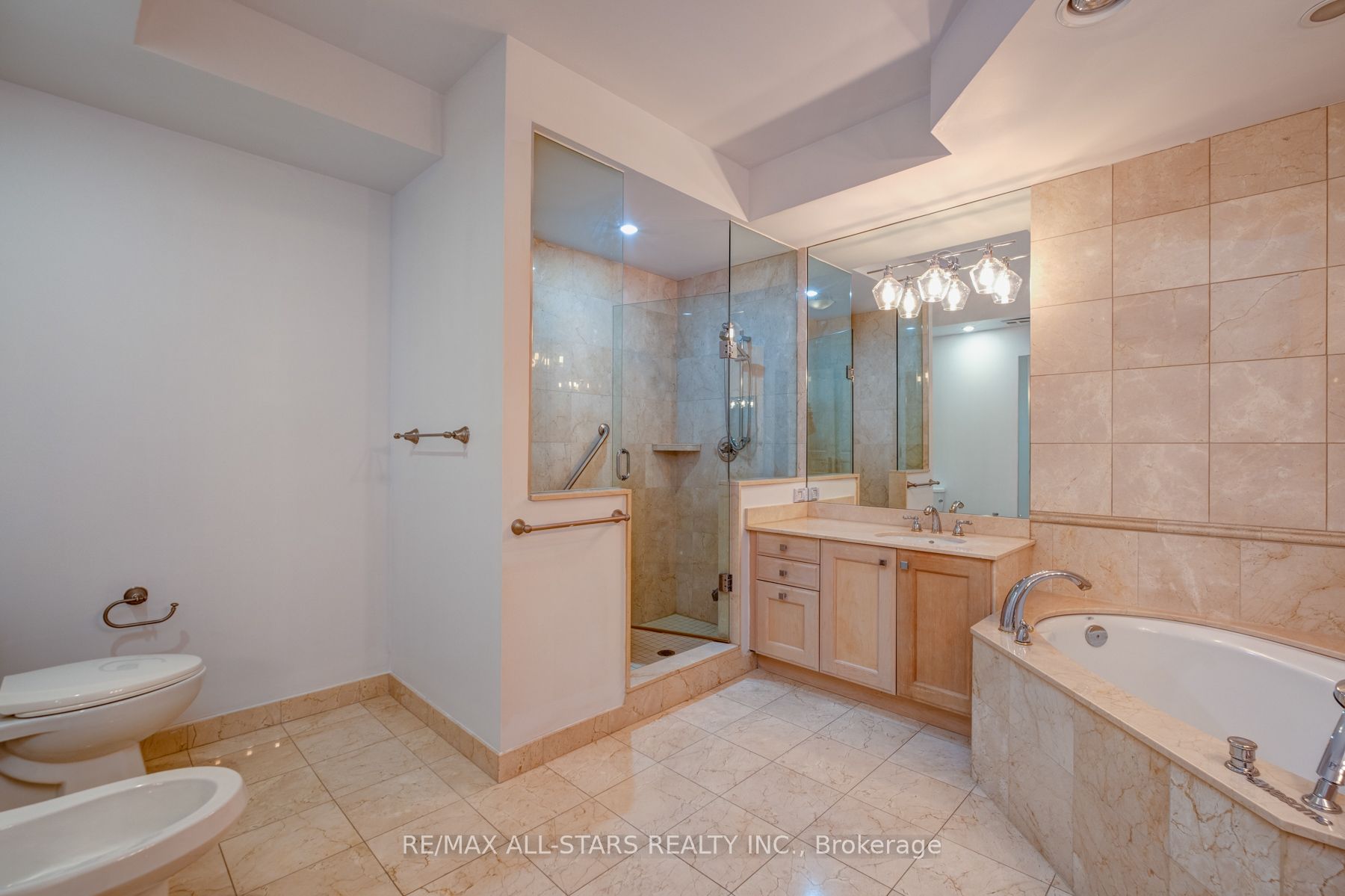 7071 Bayview Ave 09 Property Photo 16