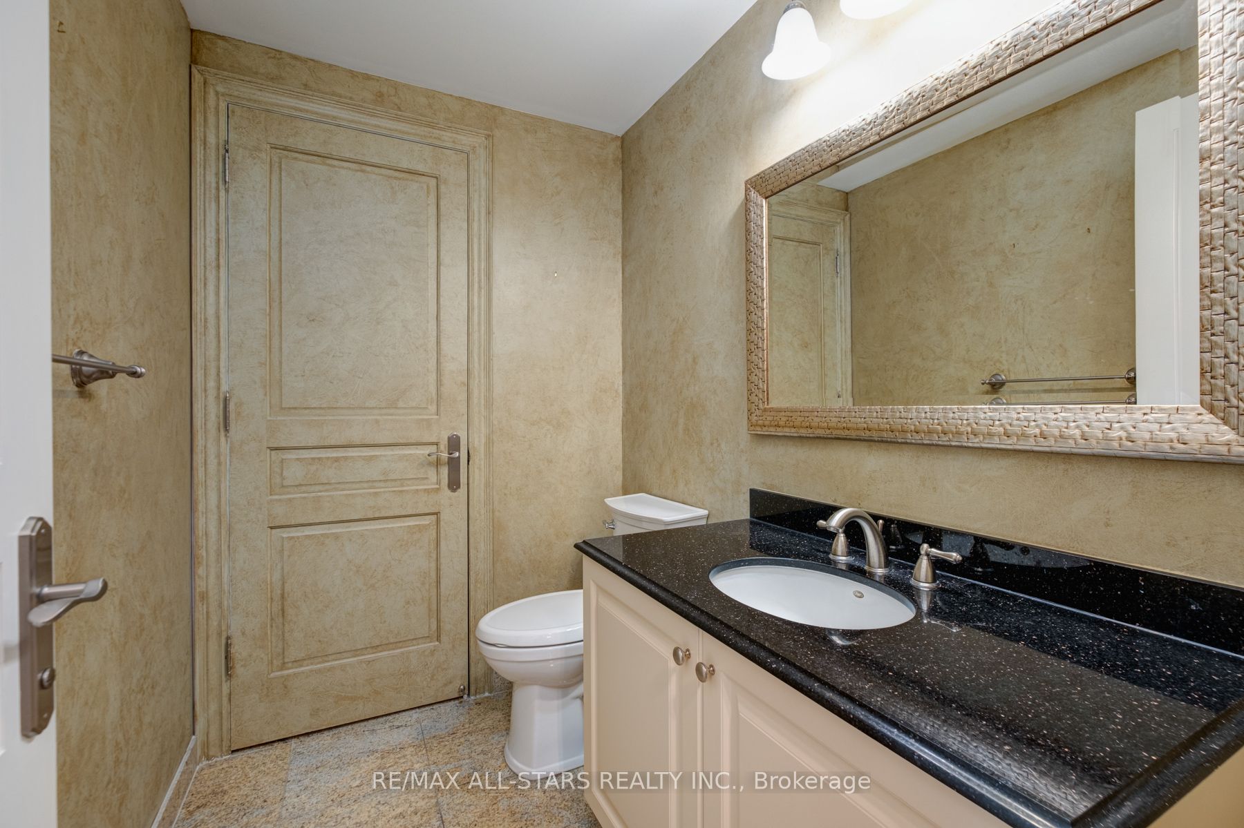 7071 Bayview Ave 09 Property Photo 18