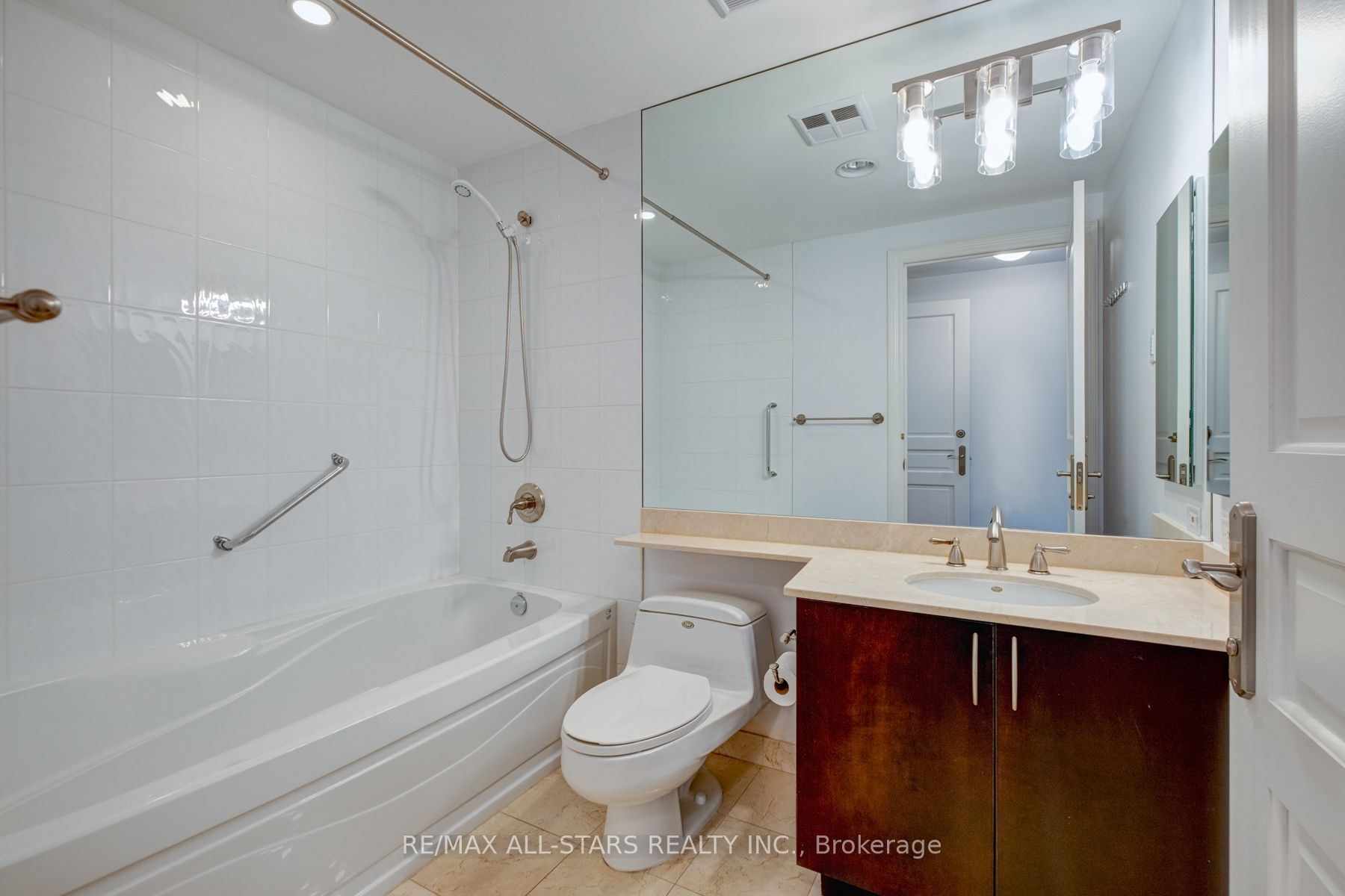 7071 Bayview Ave 09 Property Photo 21