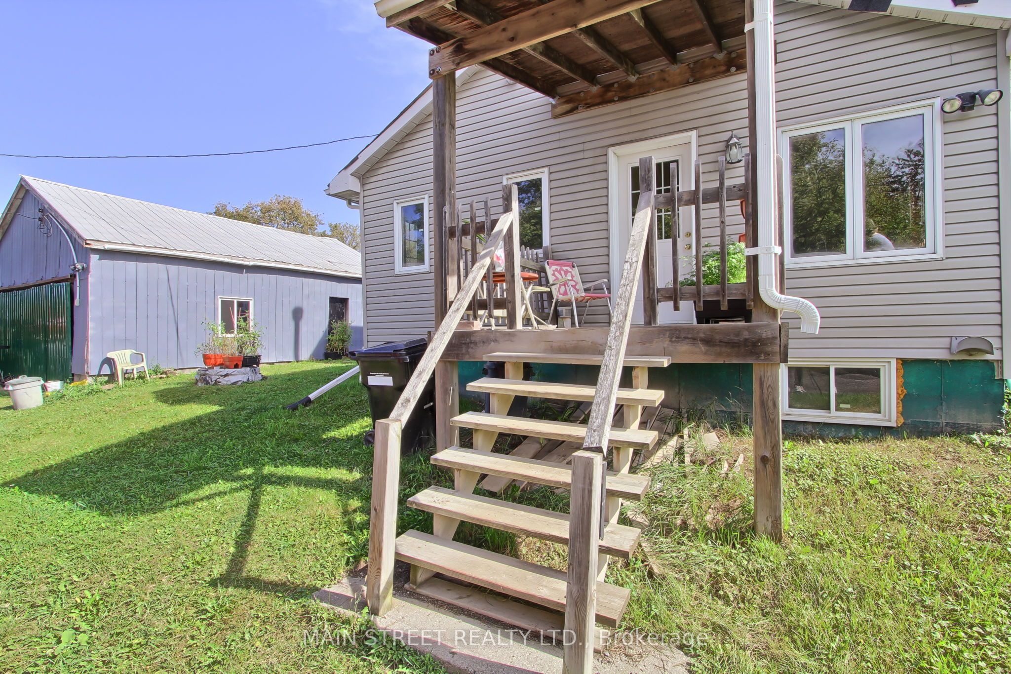 5984 3rd Line Property Photo 3
